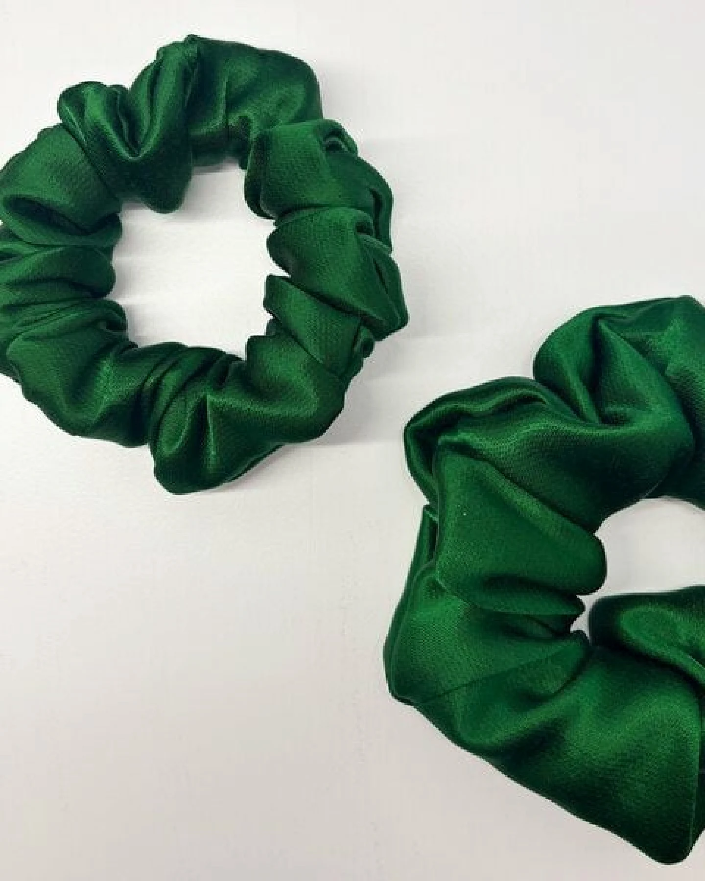 NOE Scrunchie aus Viskose-Satin – Ansicht 3