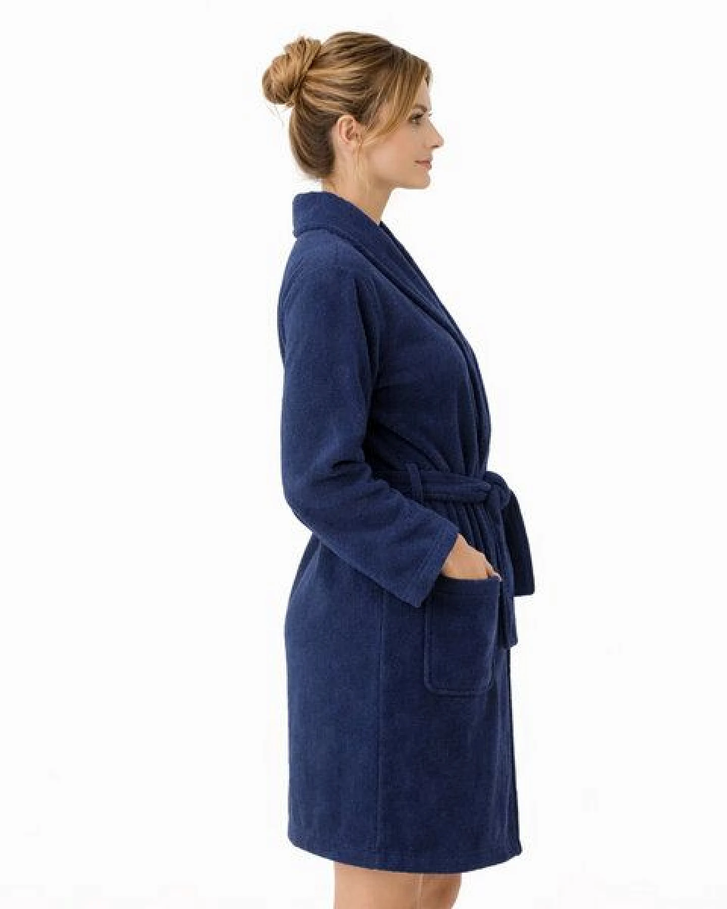 Bruno Barella Damenbademantel aus Ägäis-Biobaumwolle in Anthrazit, Sand, Navy – sanft, flauschig & elegant – Ansicht 2