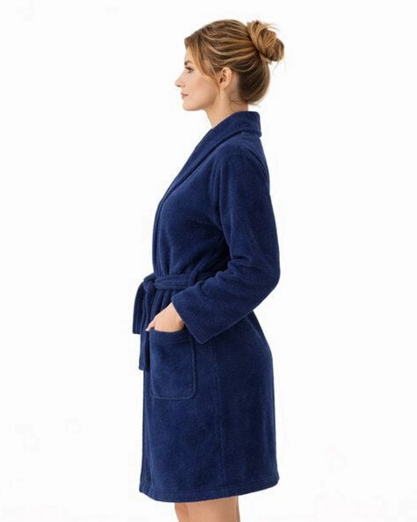 Bruno Barella Damenbademantel aus Ägäis-Biobaumwolle in Anthrazit, Sand, Navy – sanft, flauschig & elegant – Ansicht 4
