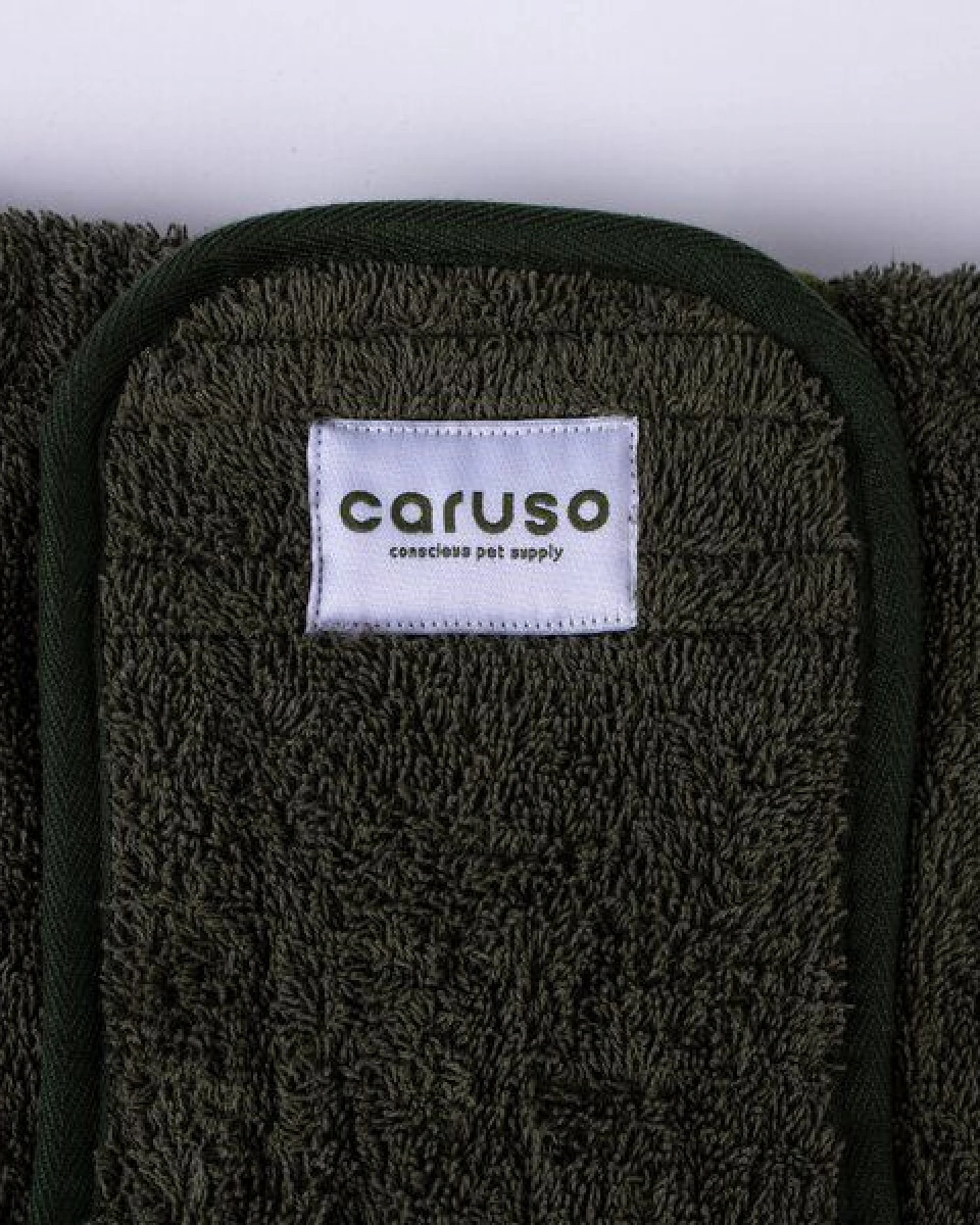 Caruso Conscious Pet Supply Hundebademantel - Waldgrün - doppellagig und saugstark - Bio-Baumwoll Mix – Ansicht 3
