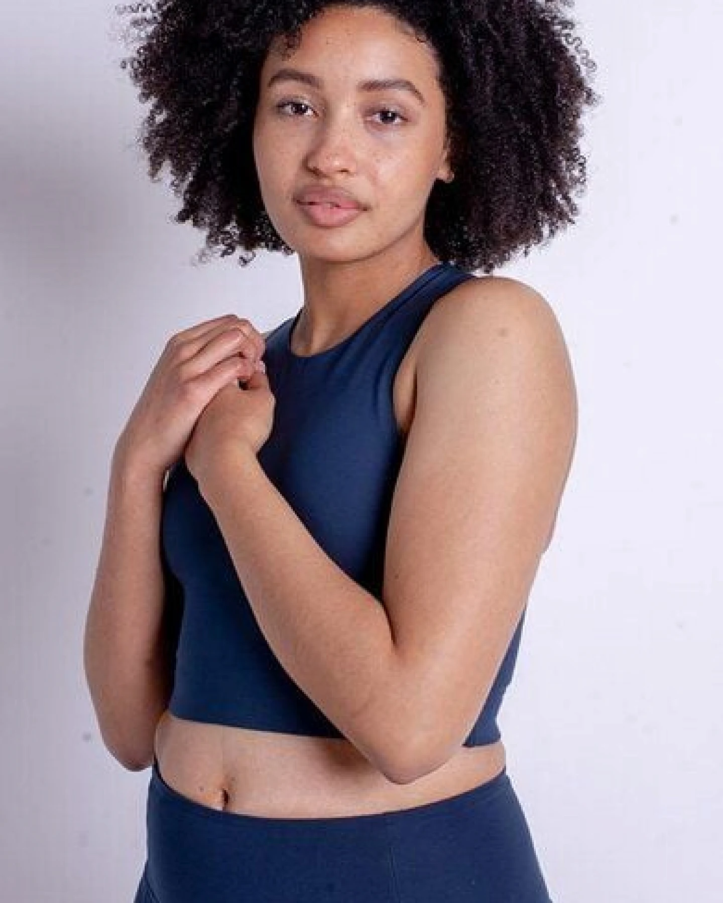 Girlfriend Collective Damen Yoga-BH-Top „Dylan" aus recycelten Plastikflaschen – Ansicht 3