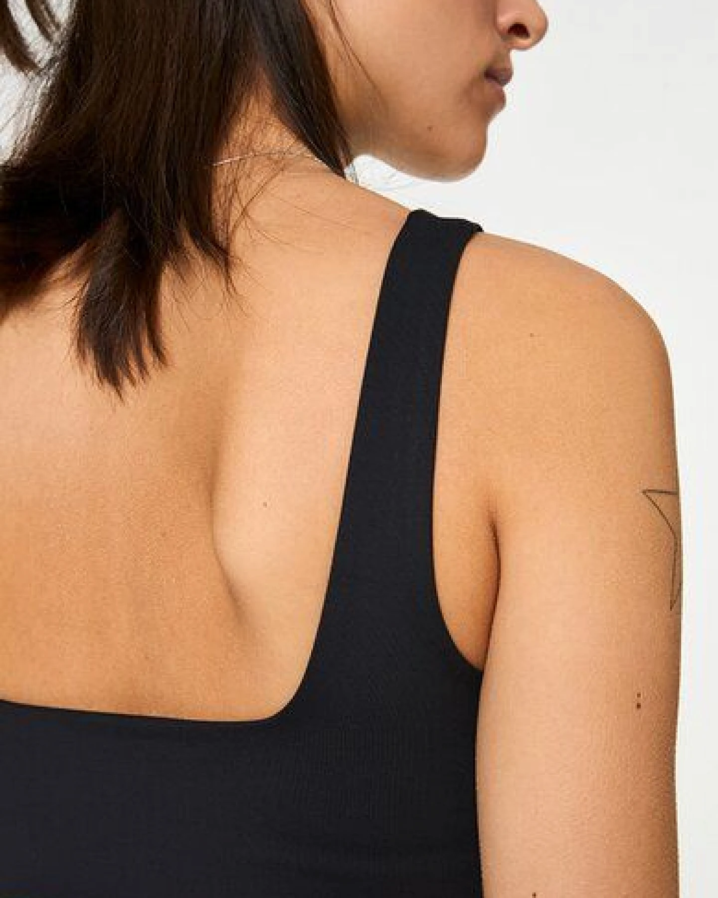 Girlfriend Collective Damen Sport-BH Schwarz „Tommy" aus recyceltem Plastik – Ansicht 3