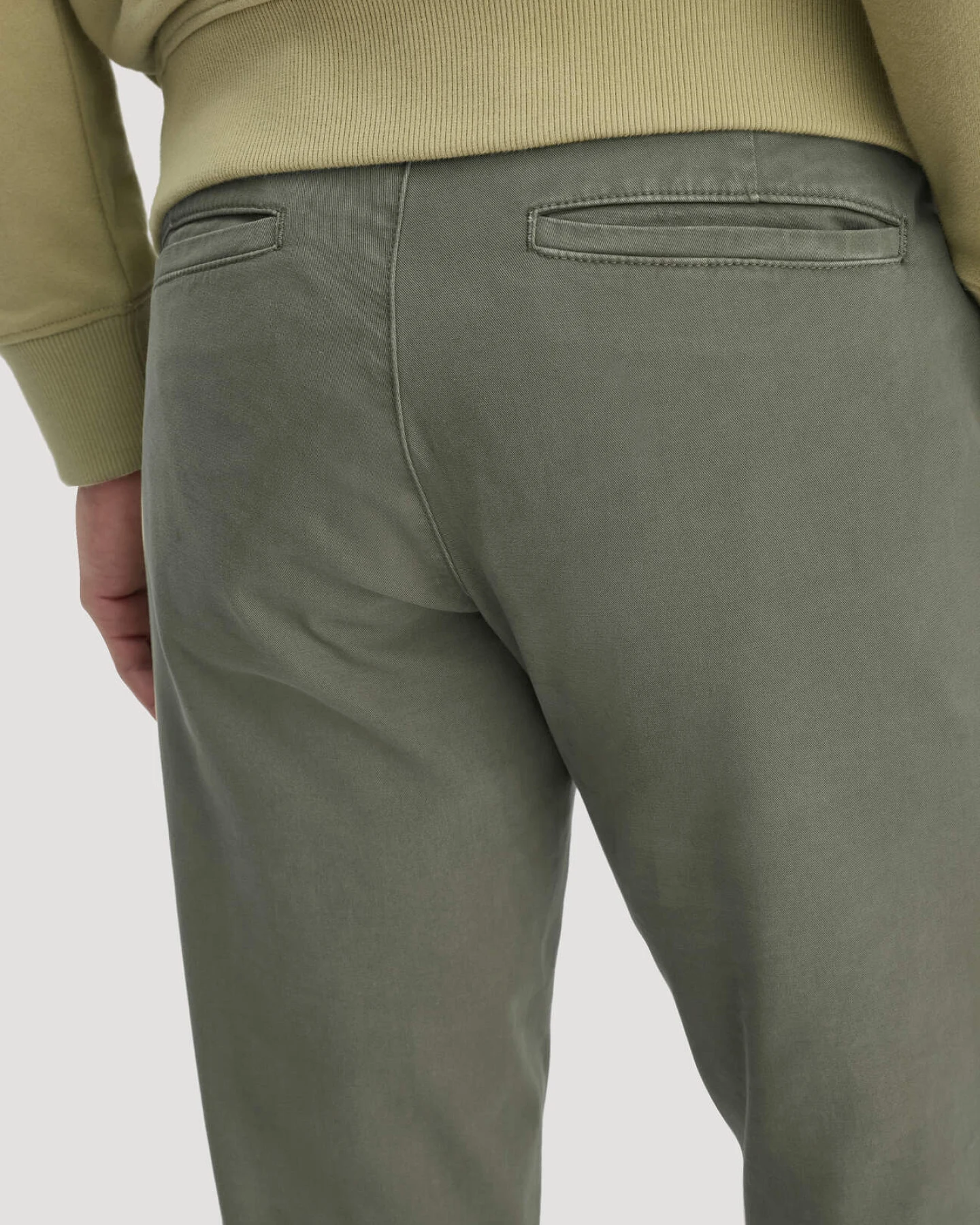 hessnatur Herren Chino LENN Regular aus Bio-Baumwolle - grün - Größe 34/32 – Ansicht 3