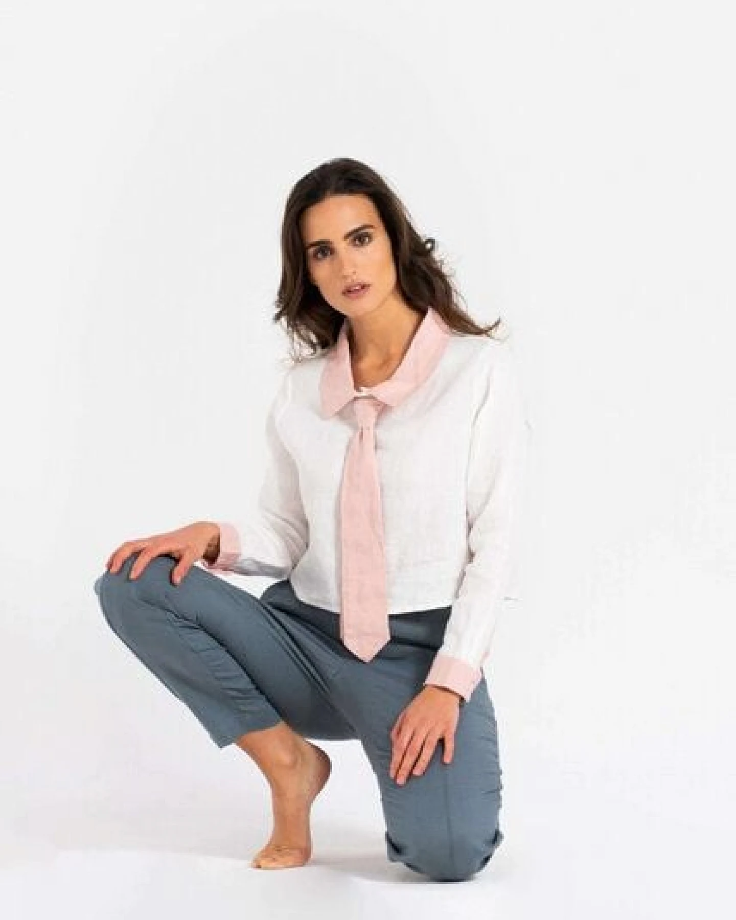 HACOY Leinenbluse mit abnehmbarer Krawatte – Business & Freizeit – Made in Litauen – Ansicht 2