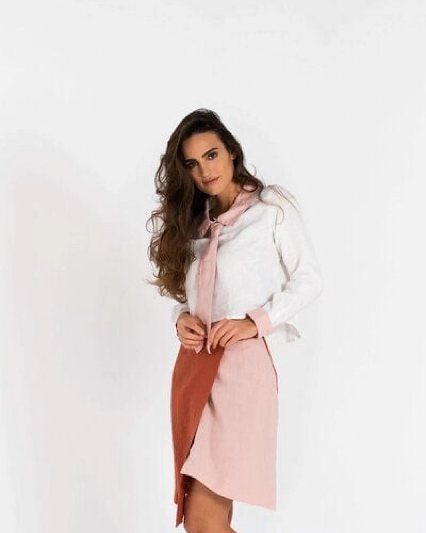 HACOY Leinenbluse mit abnehmbarer Krawatte – Business & Freizeit – Made in Litauen – Ansicht 4