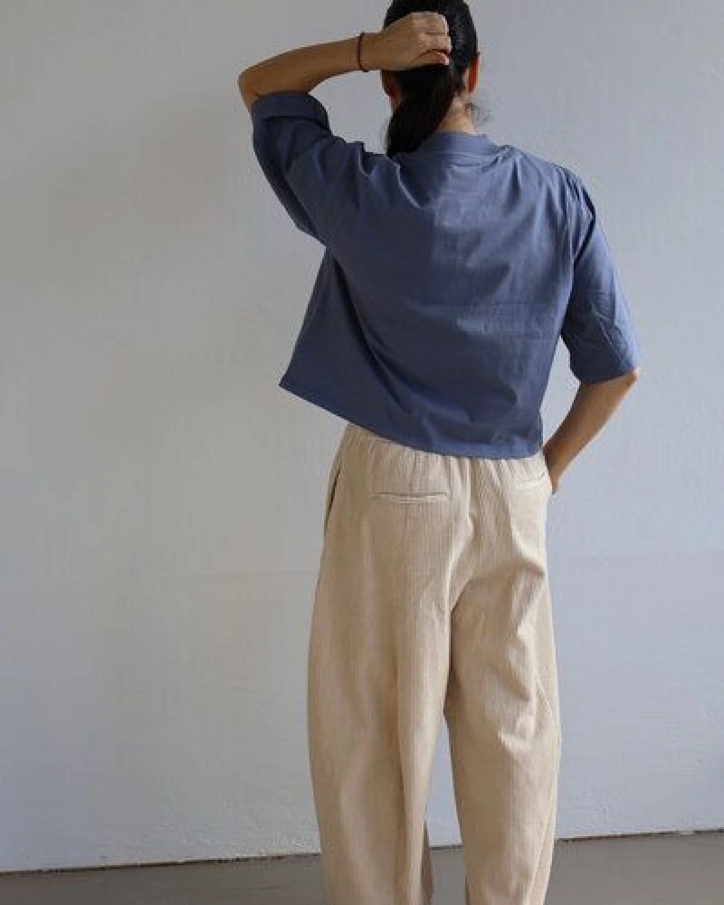 Kultgut Shirt aus Biobaumwolle & Recycelter Baumwolle / Boxistyle – Ansicht 3