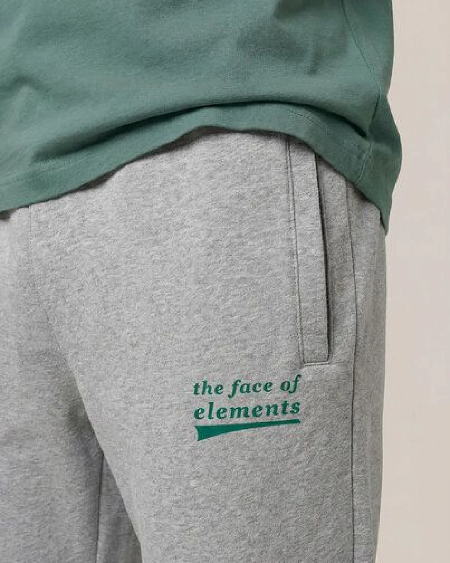 THE FACE OF ELEMENTS STATEMENT - RELAXED FIT SWEATPANT AUS 100% BIO-BAUMWOLLE – Ansicht 2