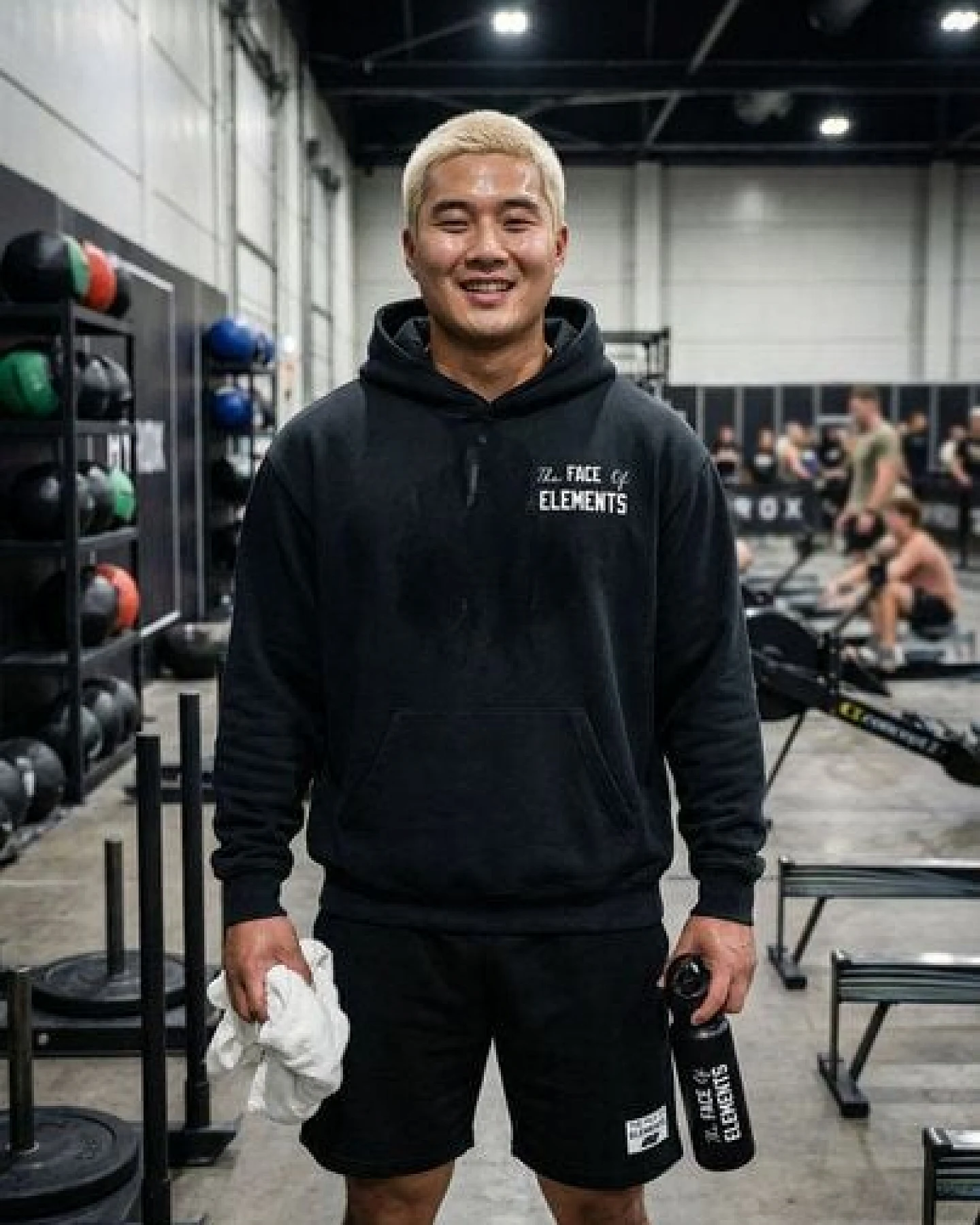 THE FACE OF ELEMENTS TRAIN & COMPETE - OVERSIZED FIT HOODIE AUS 100% BIO-BAUMWOLLE – Ansicht 2