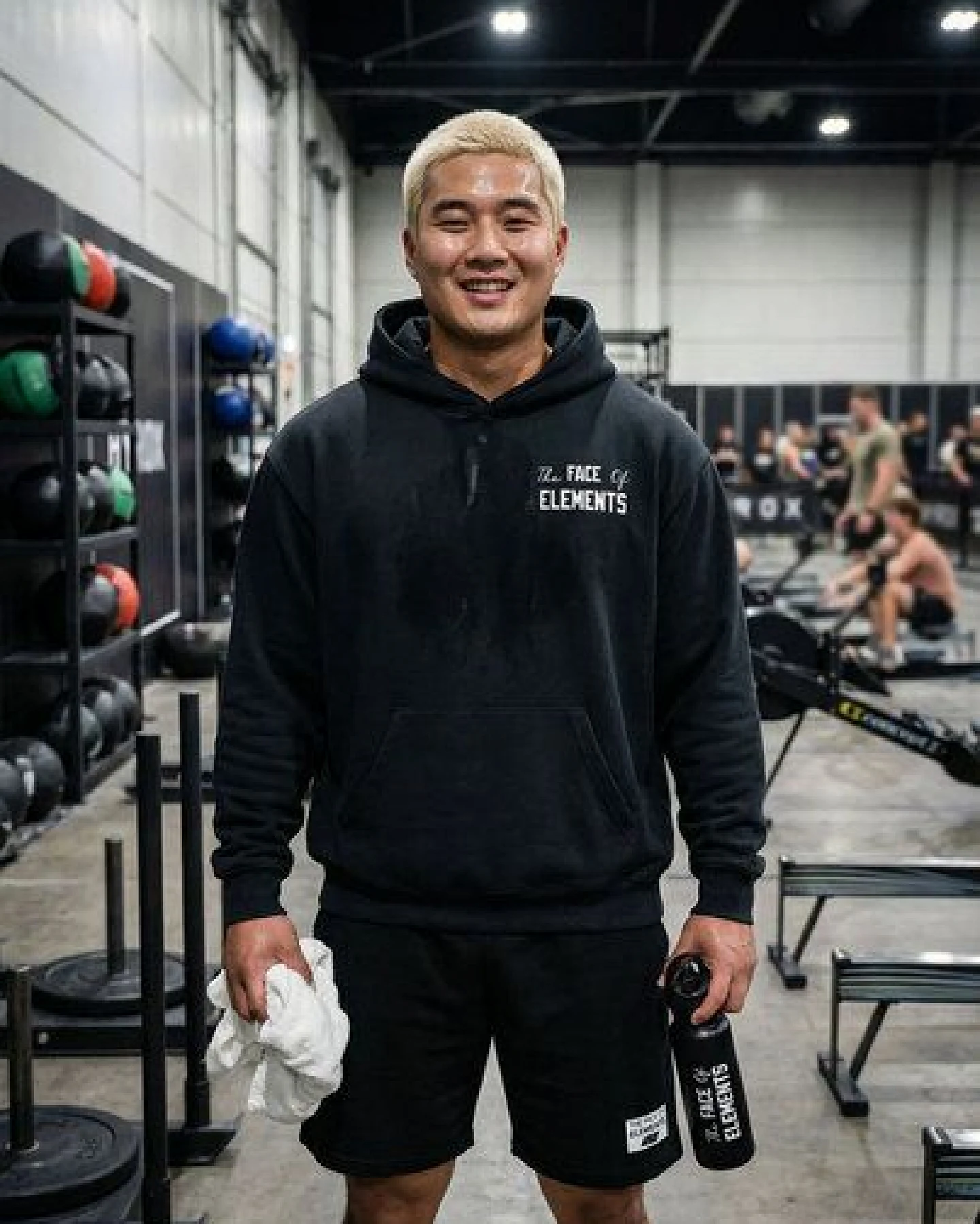 THE FACE OF ELEMENTS TRAIN & COMPETE - OVERSIZED FIT HOODIE AUS 100% BIO-BAUMWOLLE – Ansicht 2