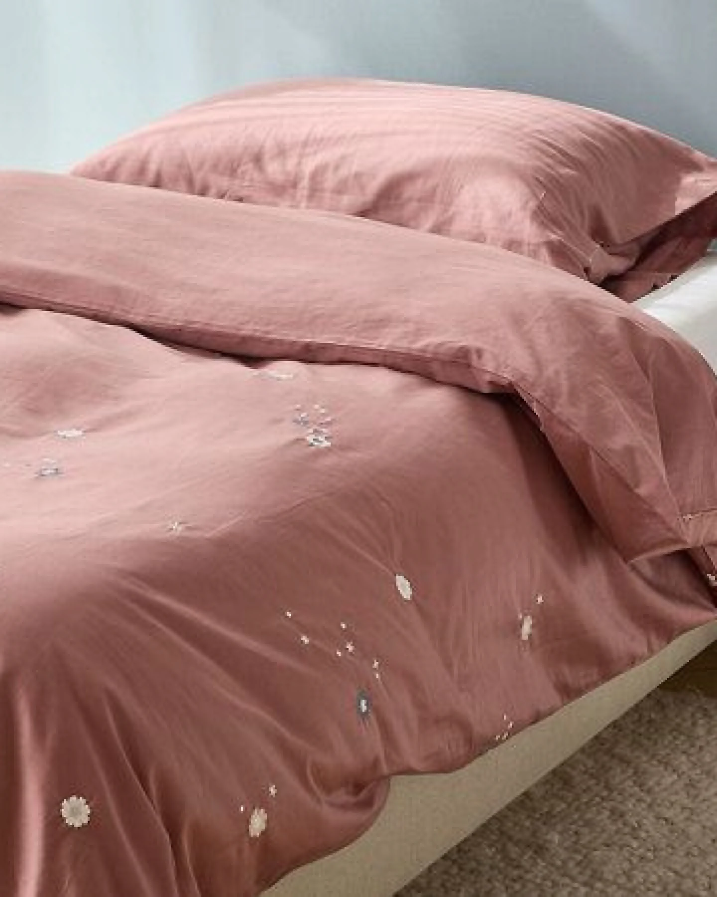 Kissenbezug Starry Flower "Yumeko" aus Baumwollsatin – Ansicht 2