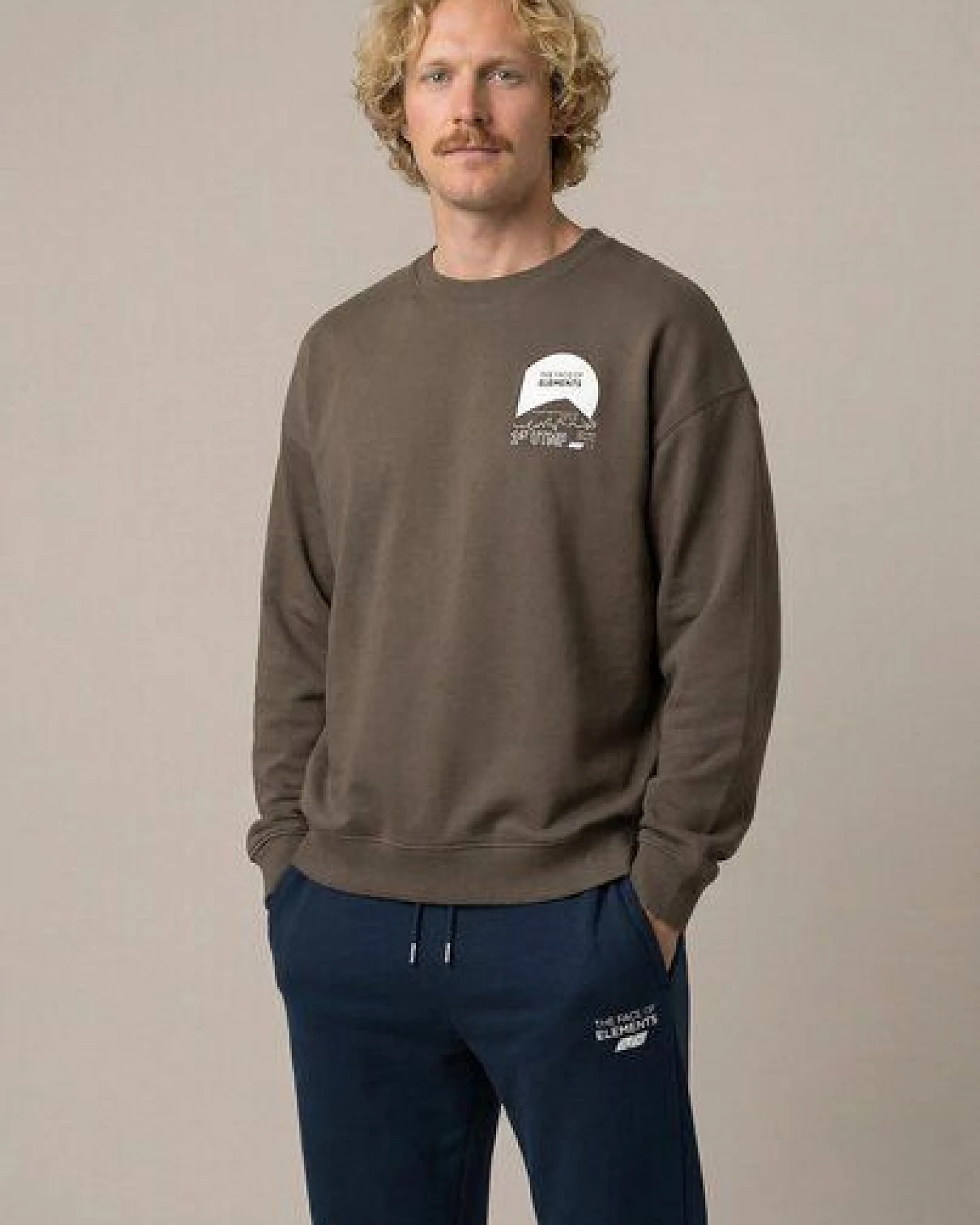 THE FACE OF ELEMENTS MOUNT FUJI ULTRA TRAIL - RELAXED FIT SWEATSHIRT AUS 100% BIO-BAUMWOLLE – Ansicht 4