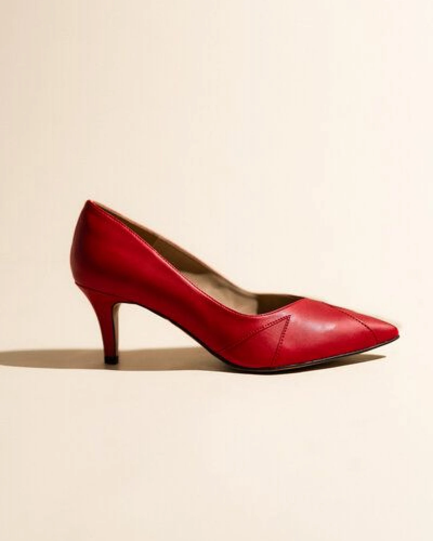 AGAZI IVO MIDI matte red – vegan high heels made of mushroom leather – Ansicht 3