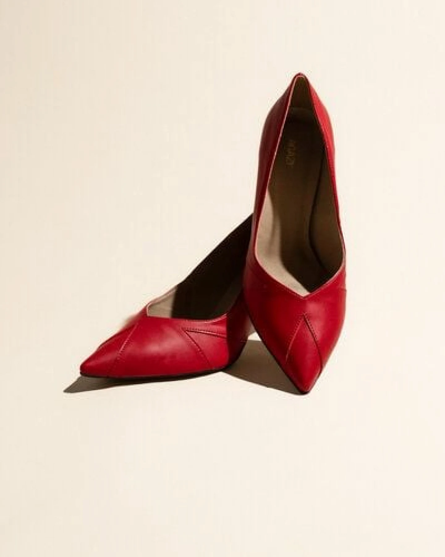 AGAZI IVO MIDI matte red – vegan high heels made of mushroom leather – Ansicht 2