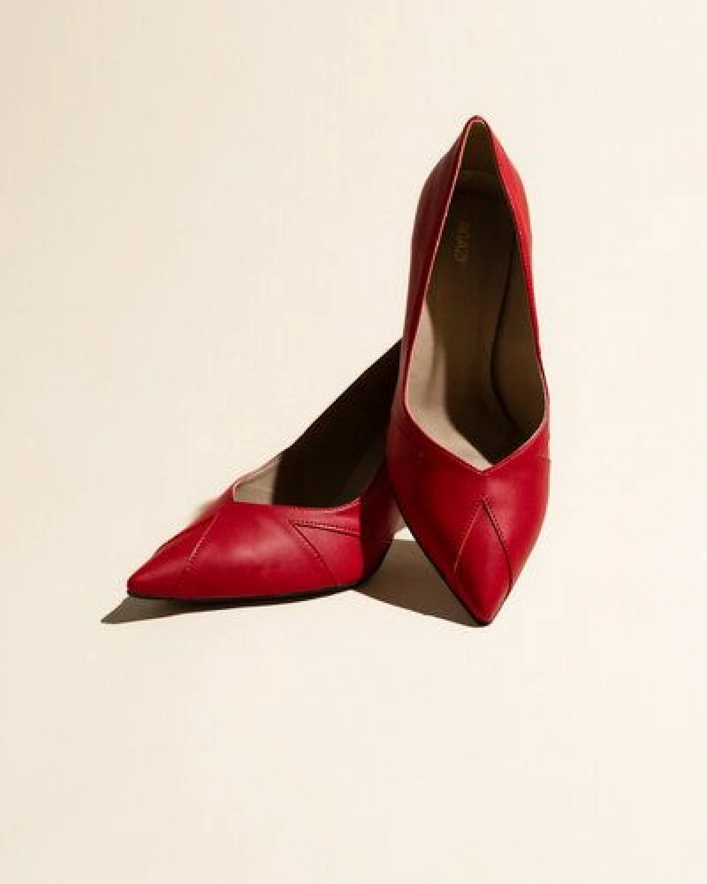 AGAZI IVO MIDI matte red – vegan high heels made of mushroom leather – Ansicht 2