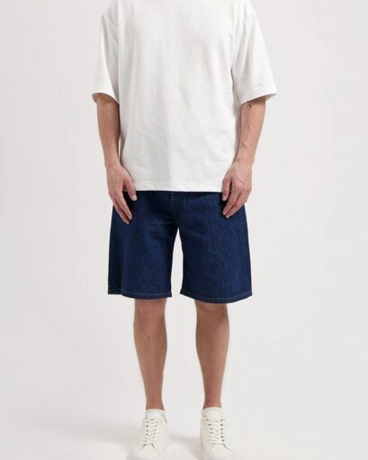 MUD Jeans Herren Shorts "James Denim Short - Stone Indigo" – Ansicht 2