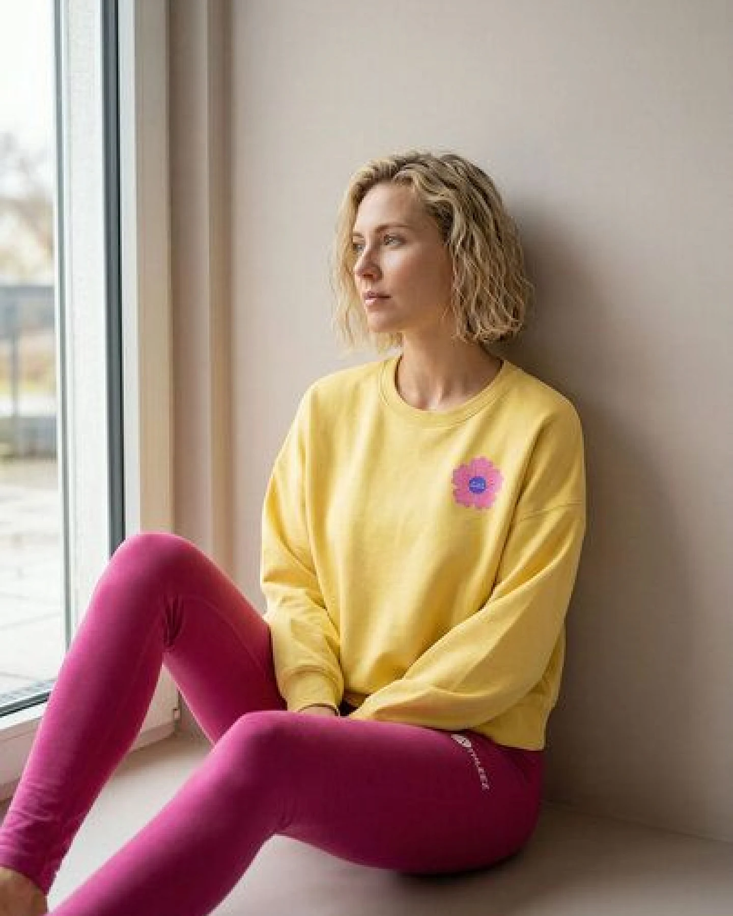 THE FACE OF ELEMENTS RIVIERA FLEUR CÔTE D'AZUR - RELAXED BOXY FIT SWEATSHIRT AUS 100% BIO-BAUMWOLLE – Ansicht 2