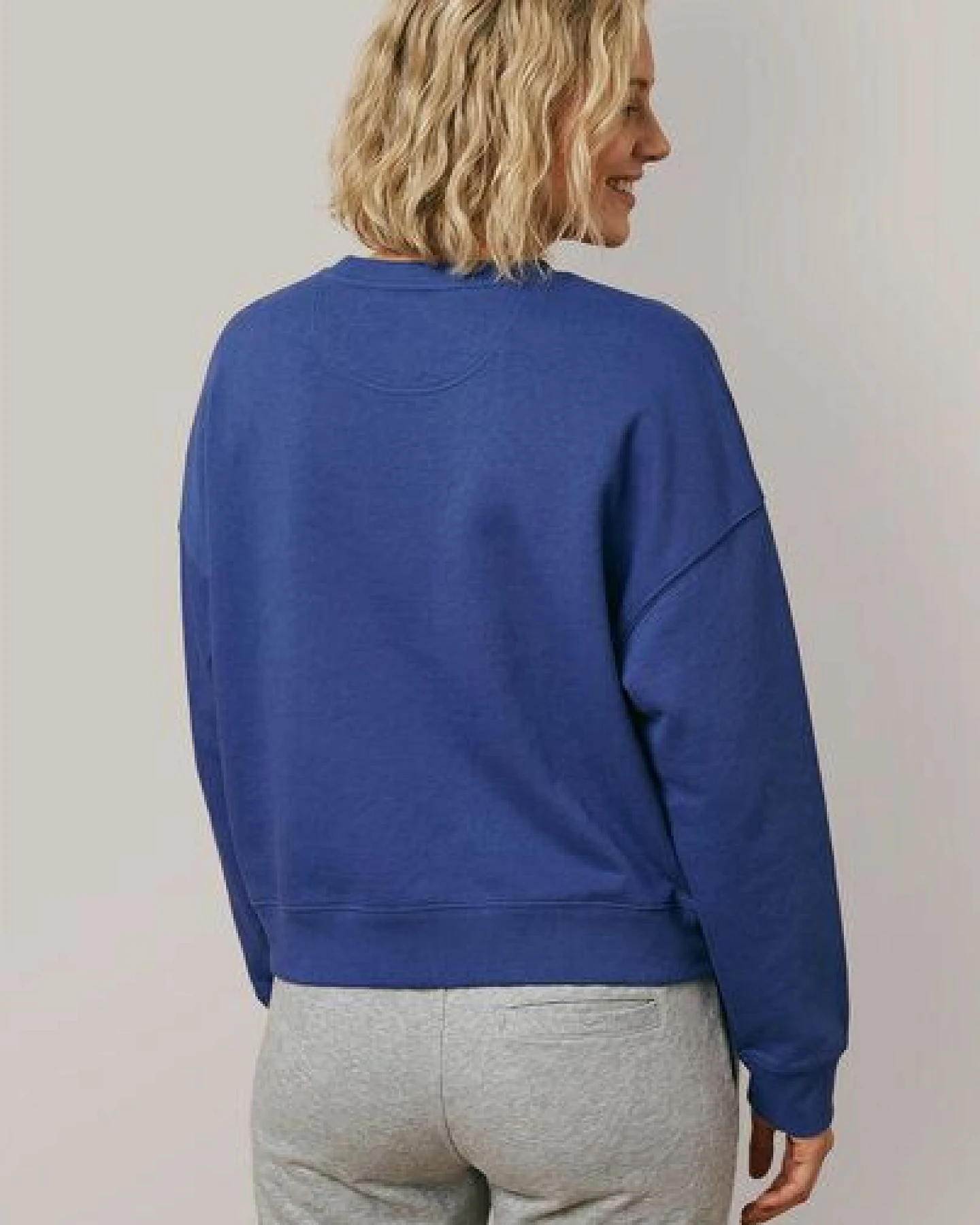 THE FACE OF ELEMENTS IT'S THE LOVE STUPID - RELAXED BOXY FIT SWEATSHIRT AUS 100% BIO-BAUMWOLLE – Ansicht 2