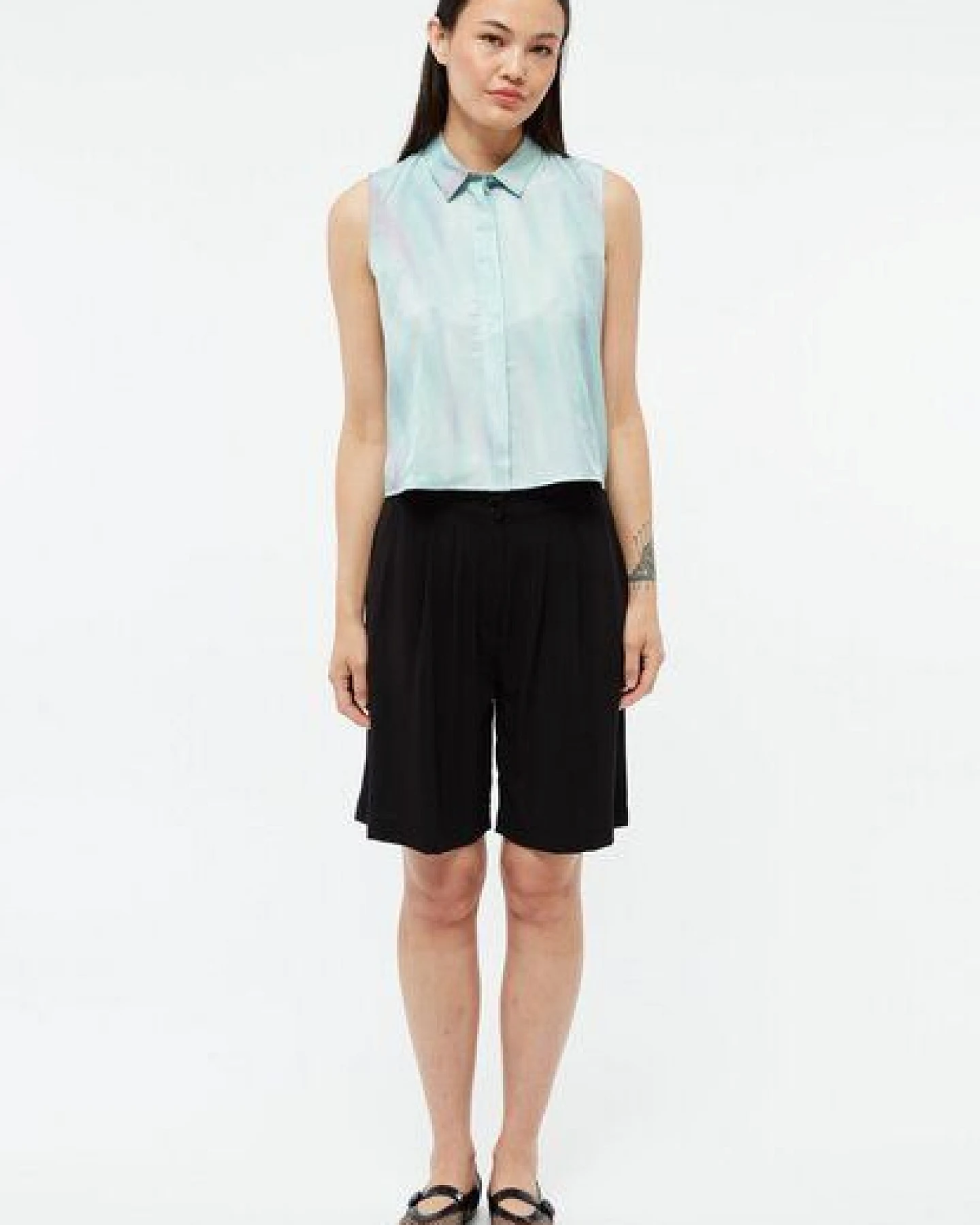 Givn Berlin Kurzarmbluse GBXENIA aus TENCEL mit Peach-Effekt – Ansicht 2