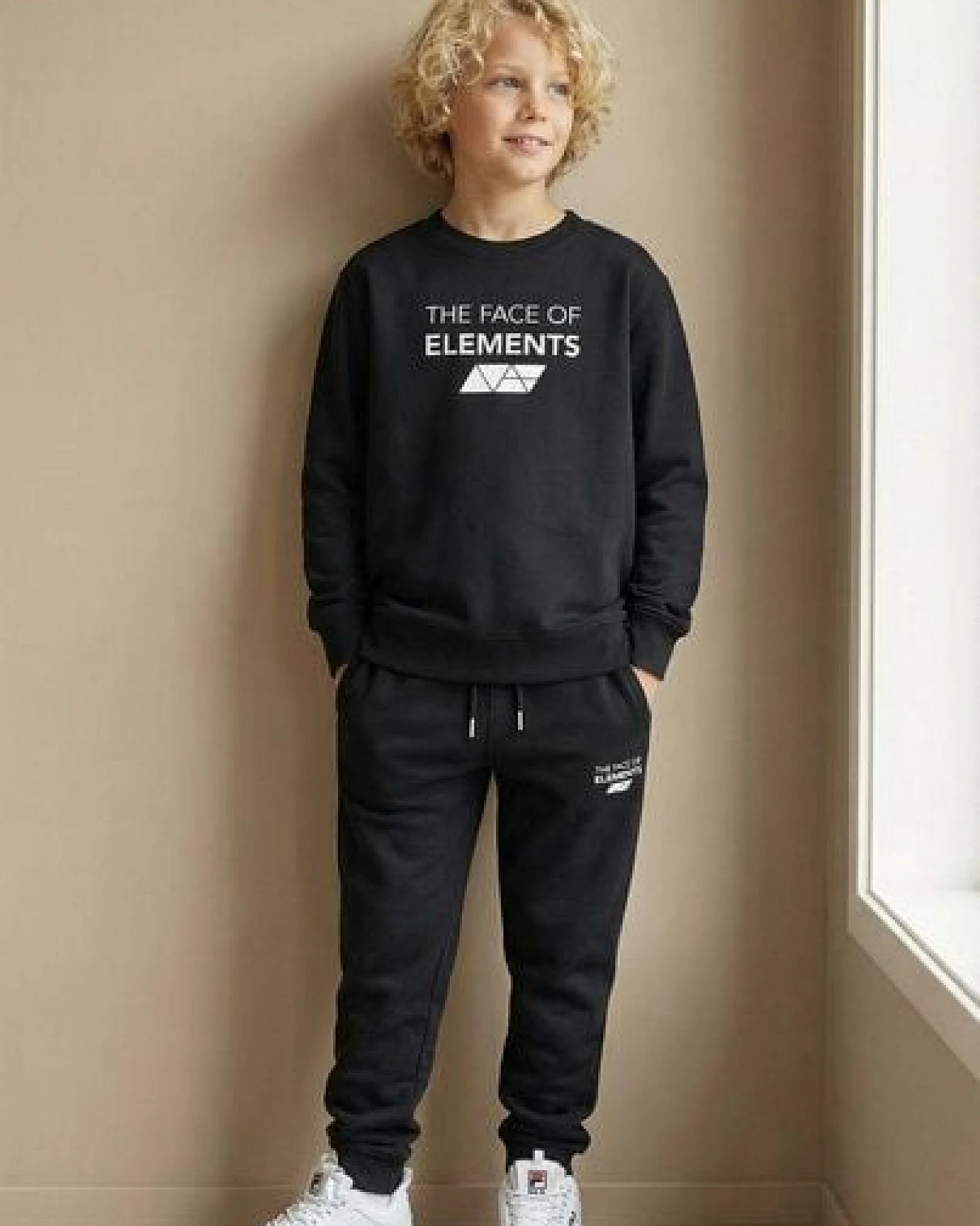 THE FACE OF ELEMENTS BOLD - RELAXED FIT KIDS SWEATSHIRT AUS 100% BIO-BAUMWOLLE – Ansicht 2