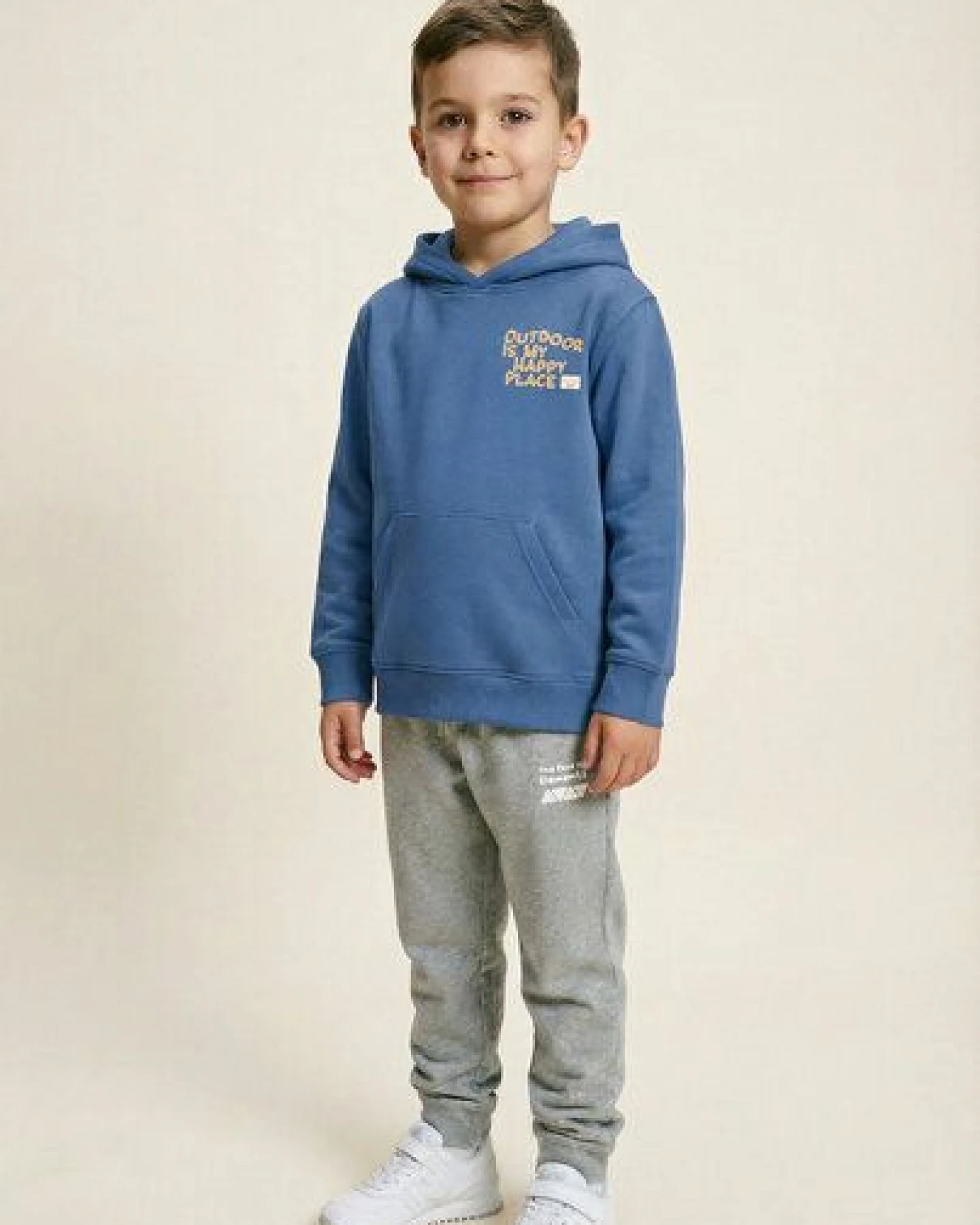 THE FACE OF ELEMENTS OUTDOOR IS MY HAPPY PLACE - RELAXED FIT KIDS HOODIE AUS 100% BIO-BAUMWOLLE – Ansicht 2