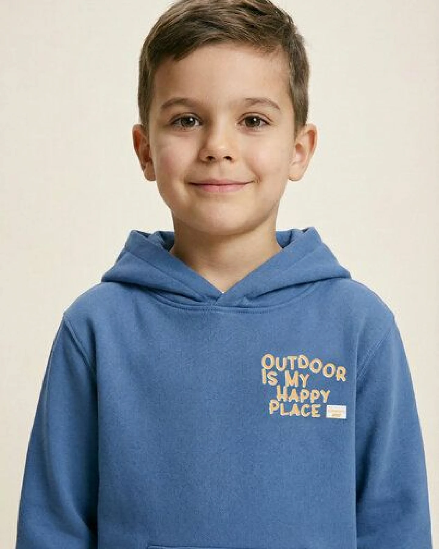 THE FACE OF ELEMENTS OUTDOOR IS MY HAPPY PLACE - RELAXED FIT KIDS HOODIE AUS 100% BIO-BAUMWOLLE – Ansicht 3