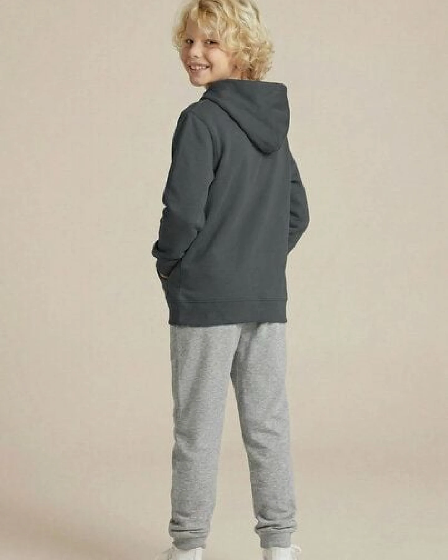 THE FACE OF ELEMENTS ESSENTIAL - RELAXED FIT KIDS HOODIE AUS 100% BIO-BAUMWOLLE – Ansicht 4