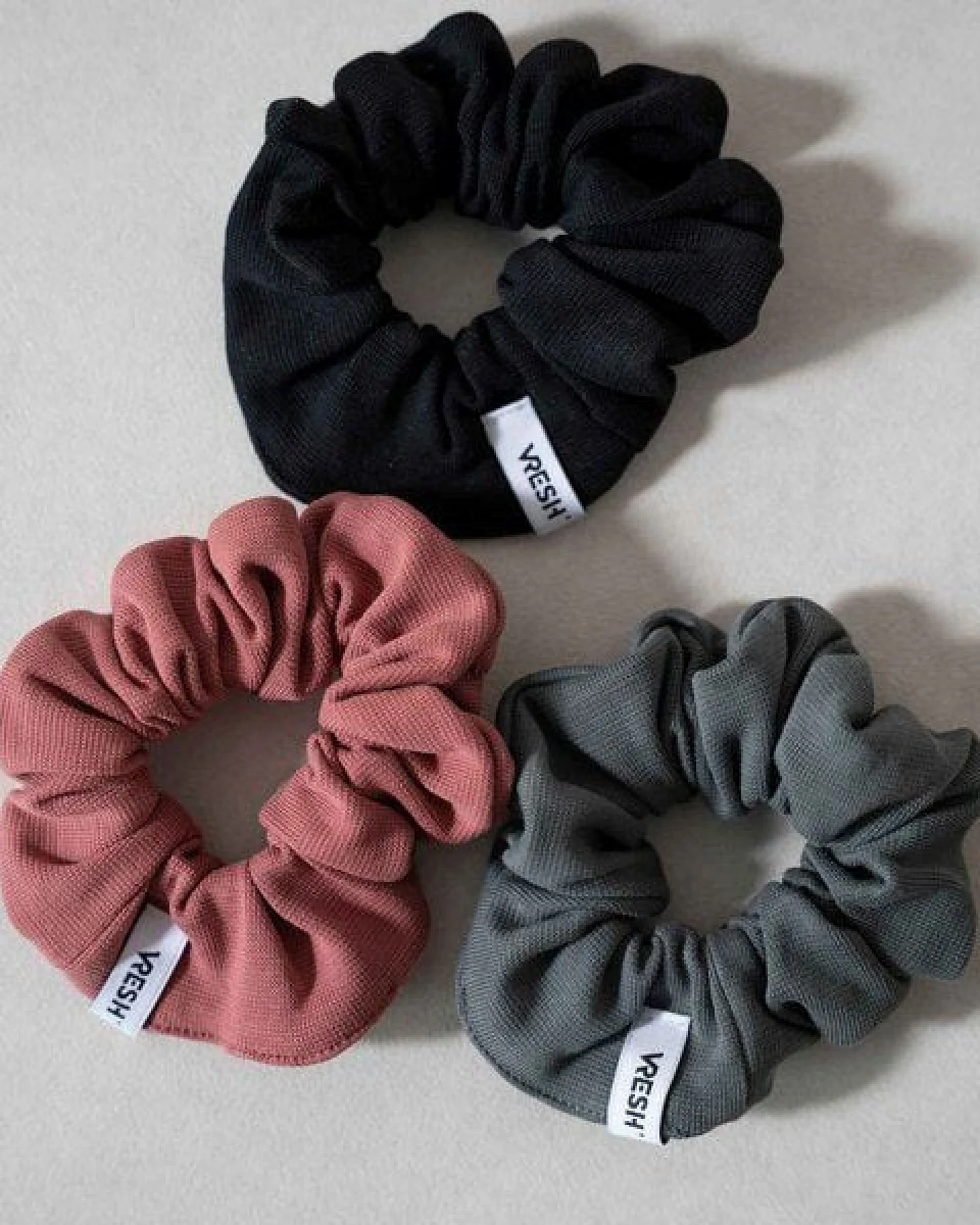 Vresh Clothing Ava - Scrunchie aus Biobaumwolle – Ansicht 4