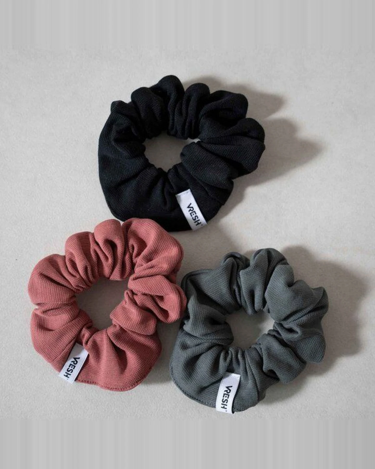 Vresh Clothing Ava - Scrunchie aus Biobaumwolle – Ansicht 4