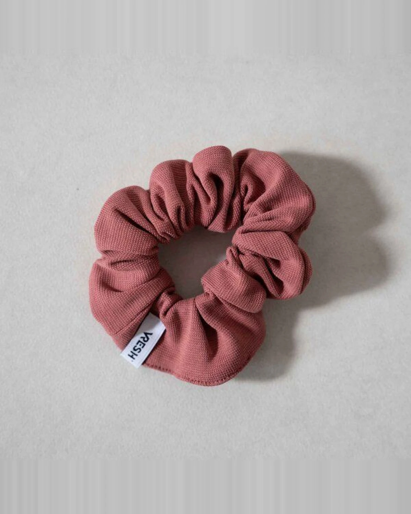 Vresh Clothing Ava - Scrunchie aus Biobaumwolle – Ansicht 2