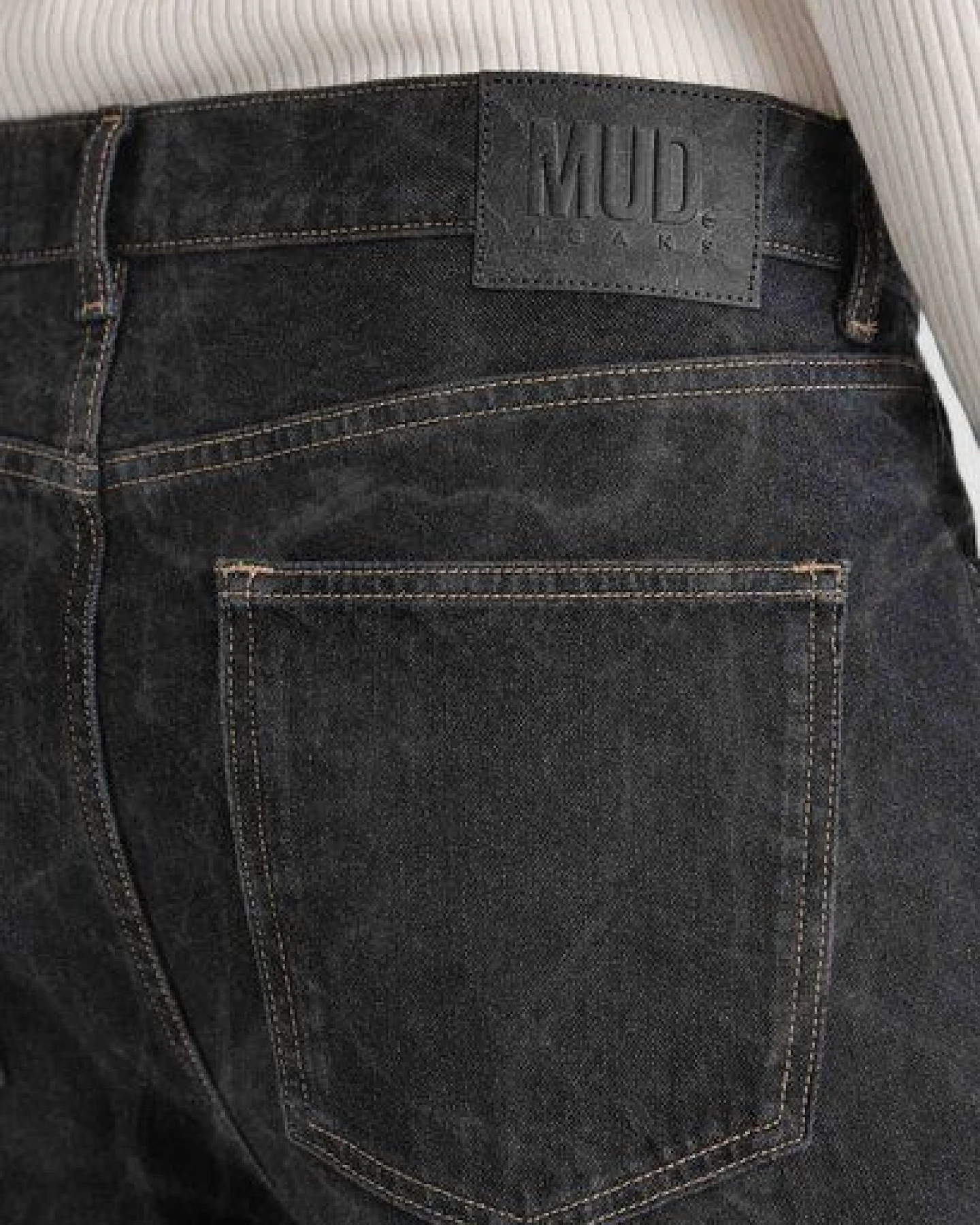 MUD Jeans Unisex Jeans "Emma Low Loose - Dry Black" – Ansicht 3