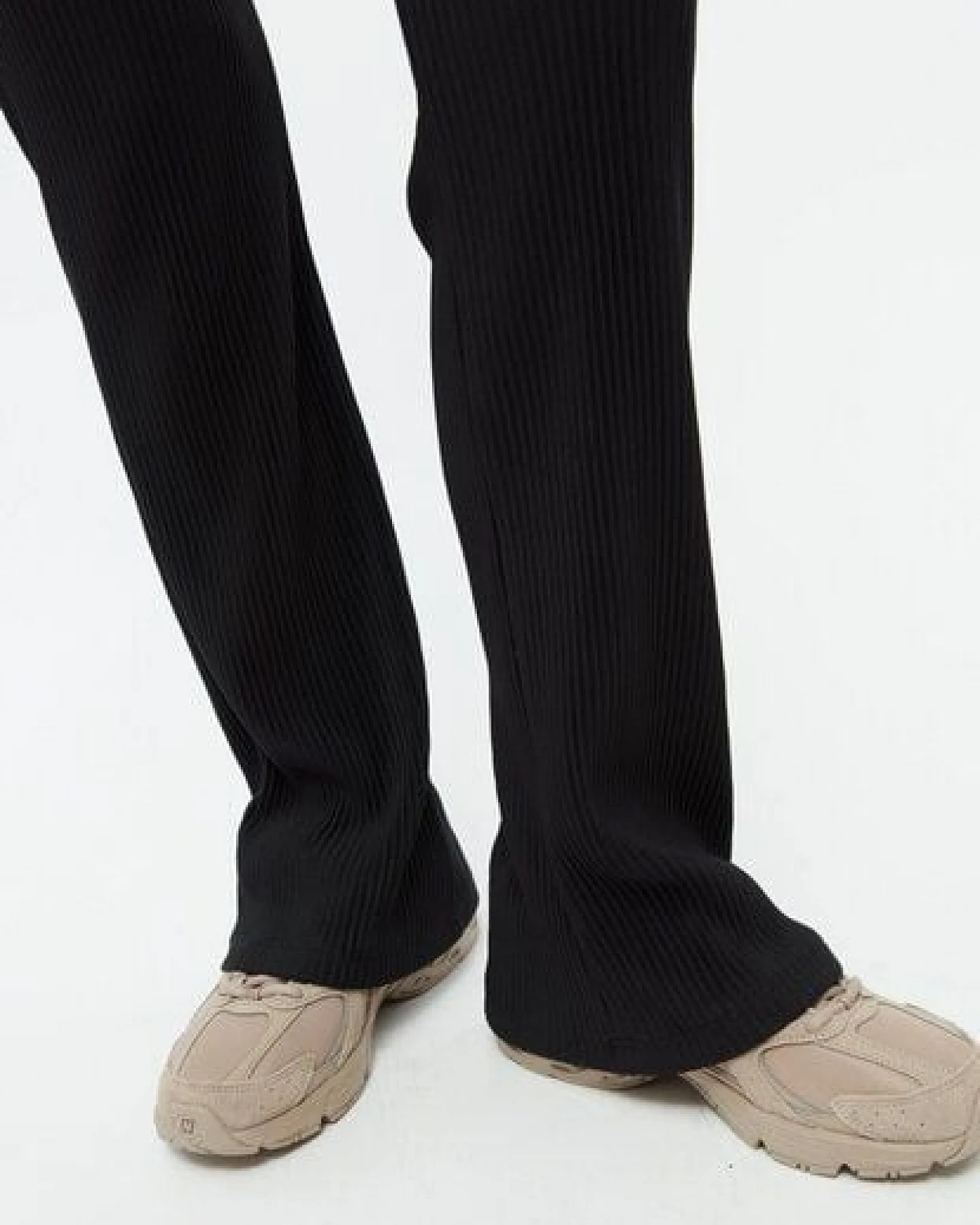 Givn Berlin Plisseehose GBELODIE aus recyceltem Polyester - Black (Pleats) – Ansicht 4