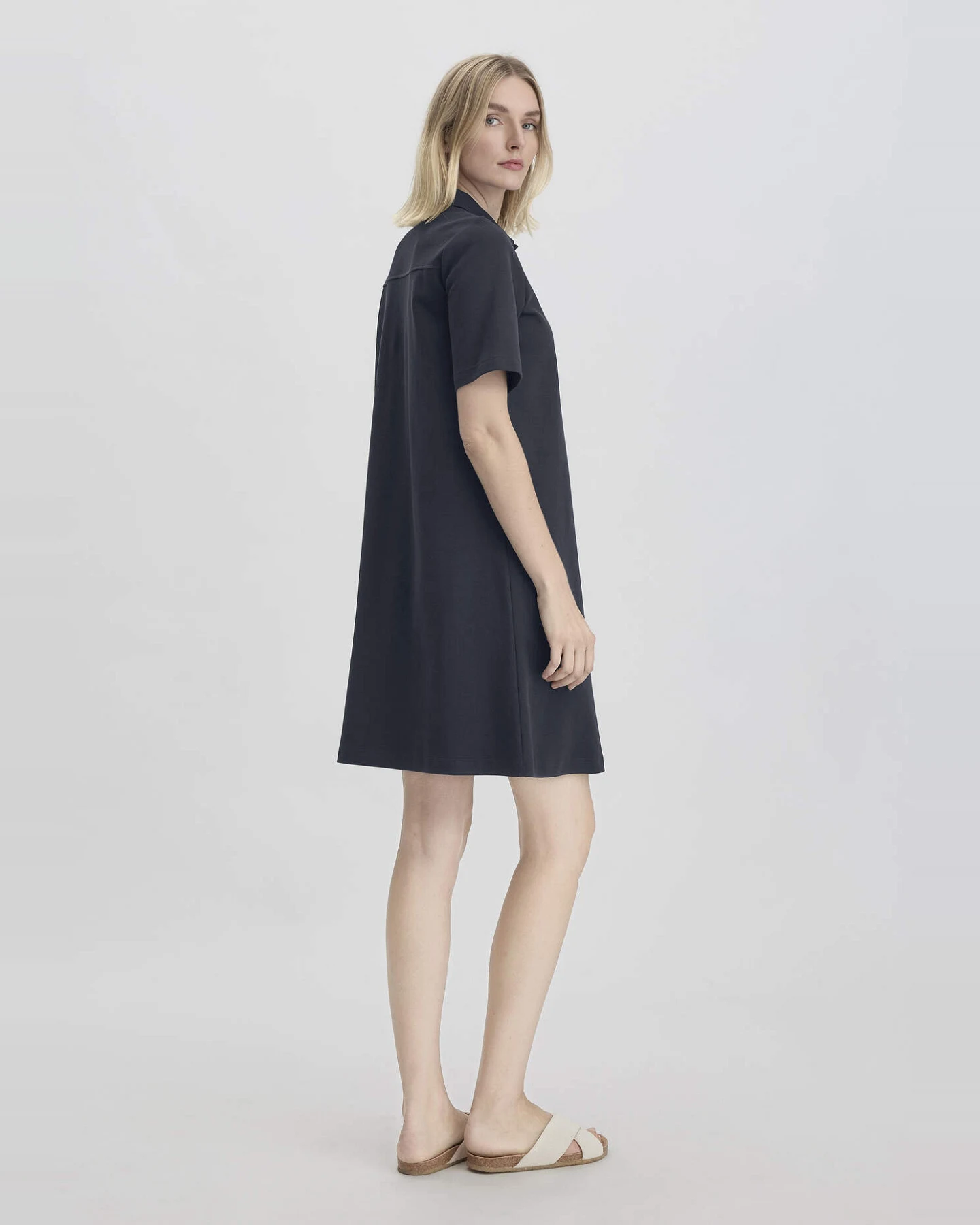 hessnatur Damen Jersey Kleid Knielang Relaxed aus Bio-Baumwolle - blau - Größe 36 – Ansicht 2