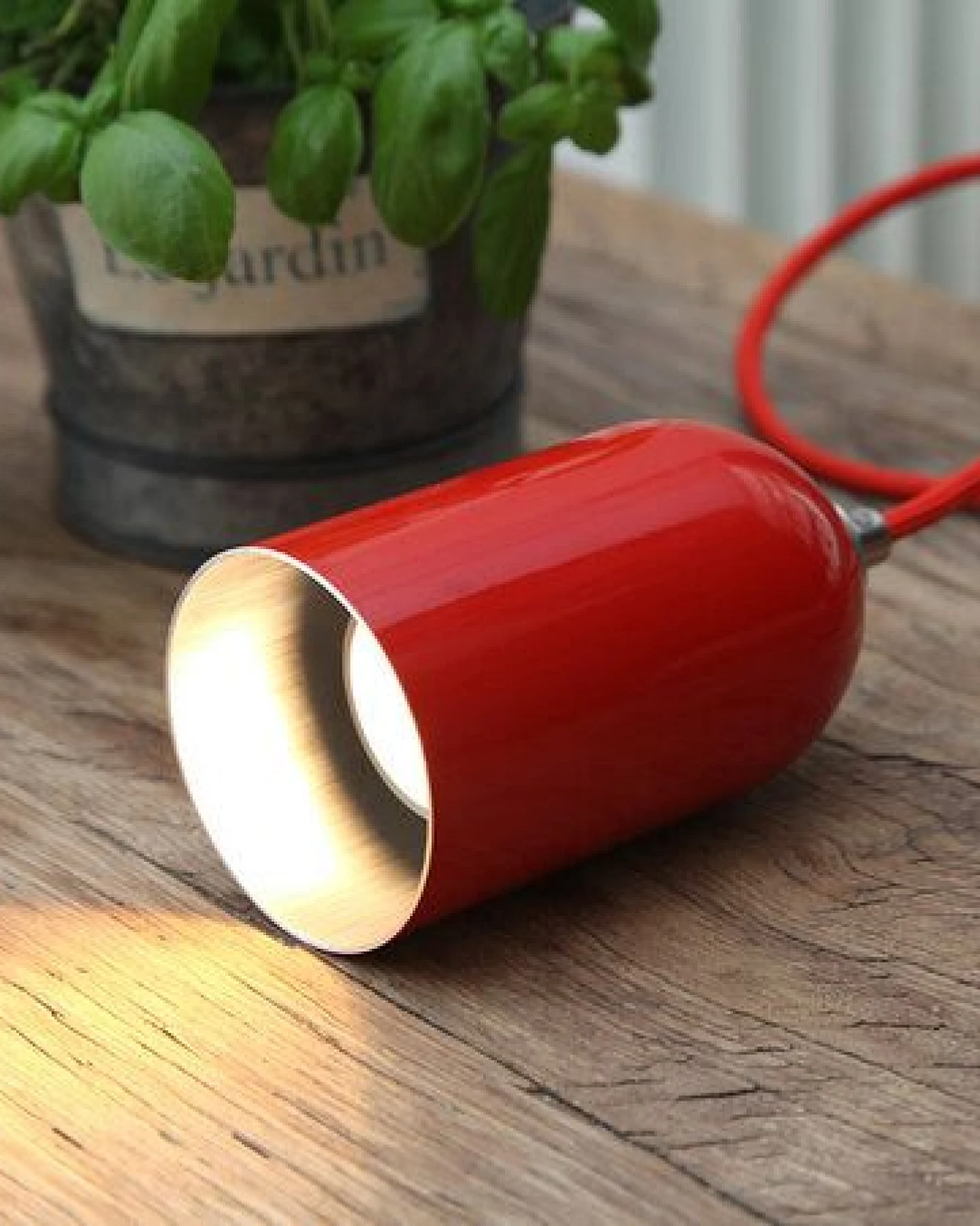 werkvoll by Lena Peter Upcycling Feuerlöscher Hängeleuchte FIRELIGHT rot – Ansicht 3