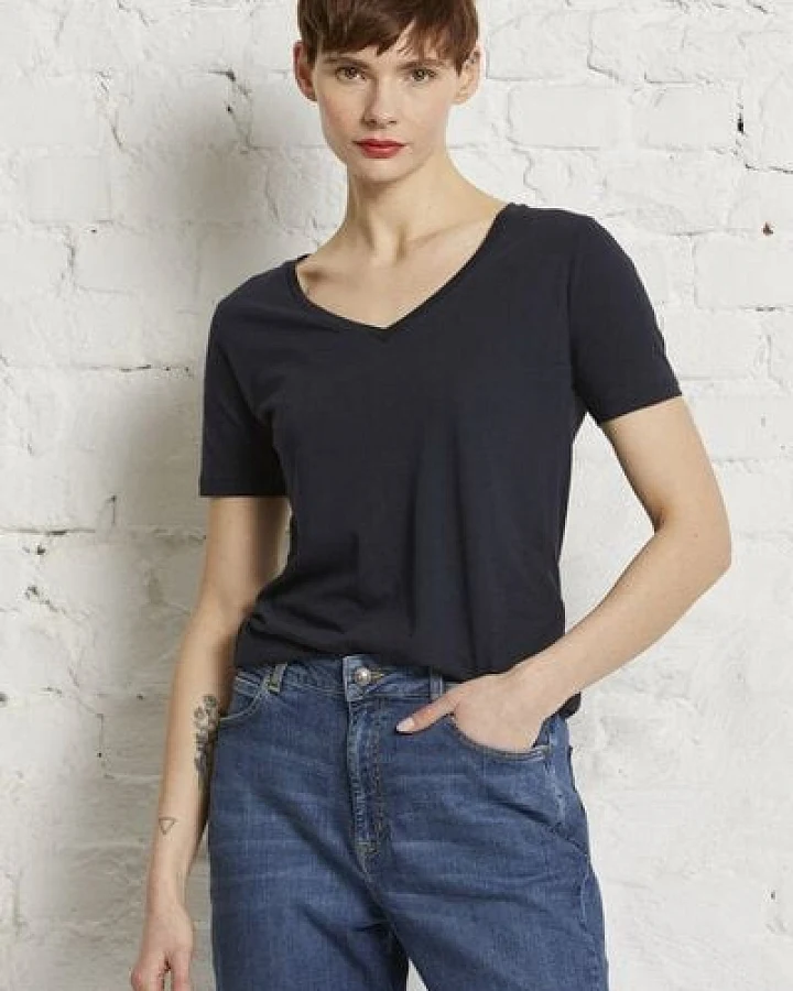 Wunderwerk Damen T-Shirt, V-Auschnitt, aus Biobaumwolle und Modal "Metro v-neck tee"