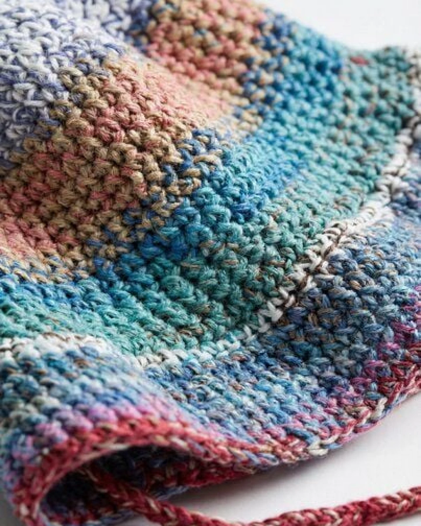 KnitToChange Handgehäkelte Bucket Hat aus Baumwolle – Multicolor – Ansicht 4