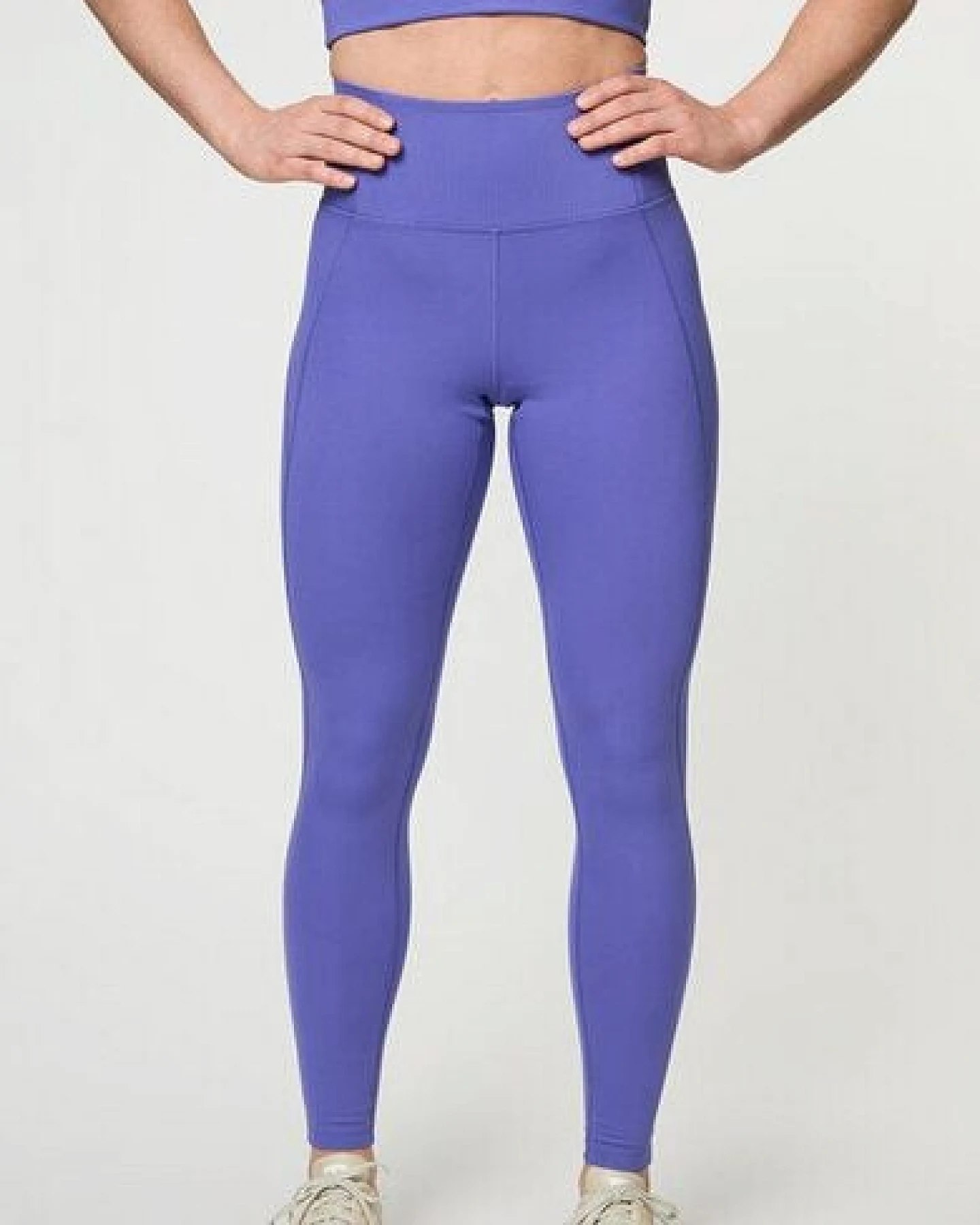 Girlfriend Collective Damen Yogaleggings mit hohem Bund „Compressive High-Rise" aus recycelten Plastikflaschen – Ansicht 2