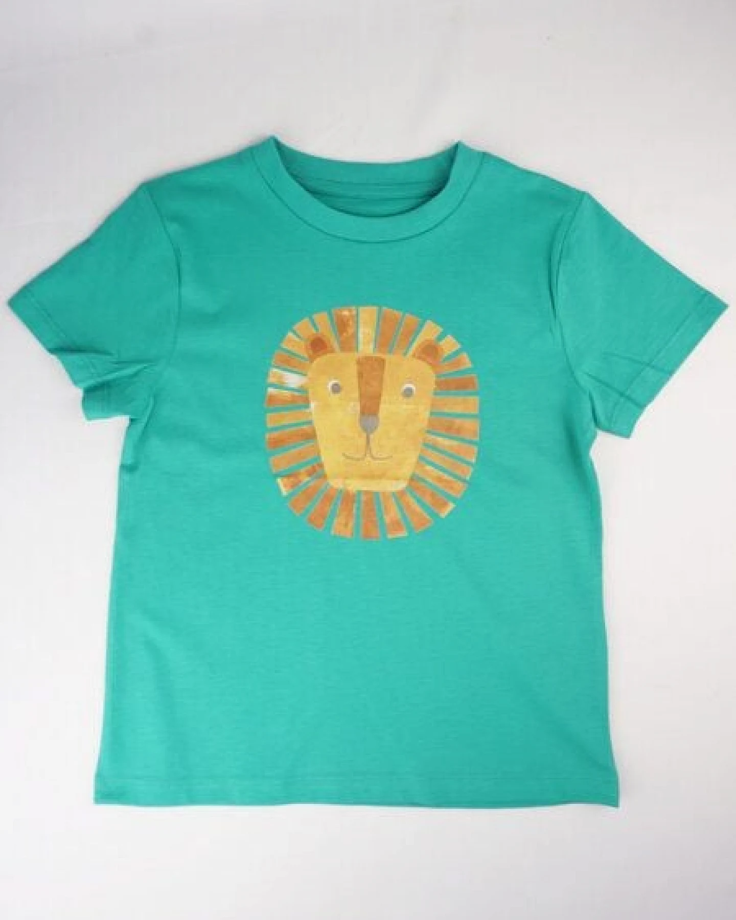 Meladi Kinder Shirt aus Biobaumwolle - Löwe auf Meadow Green – Ansicht 4