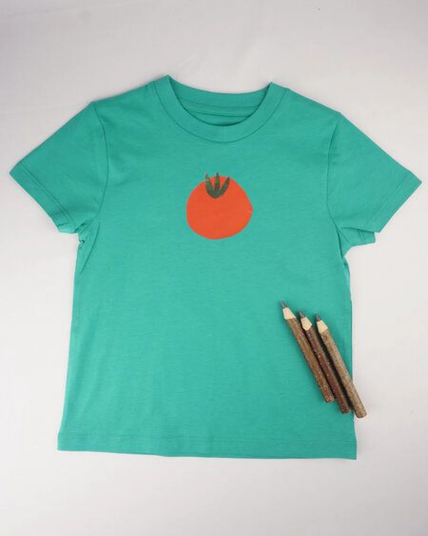 MELAdi Kinder Shirt aus Biobaumwolle - Tomate auf Meadow Green – Ansicht 3