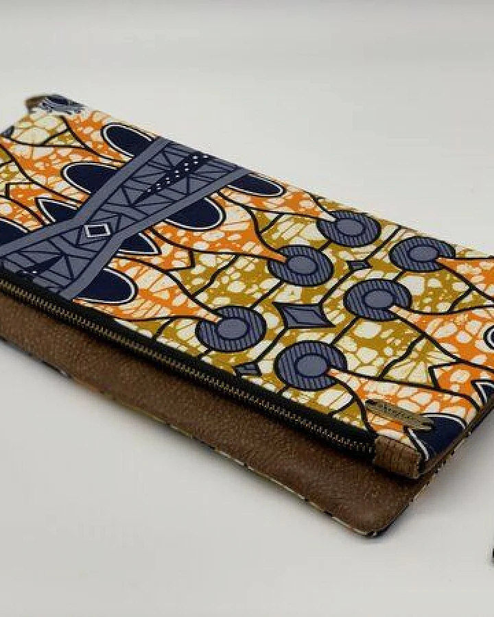ONE OF EACH Clutch "Ghana" Handtasche aus Leder und Baumwollstoff mit afrikanischem Print