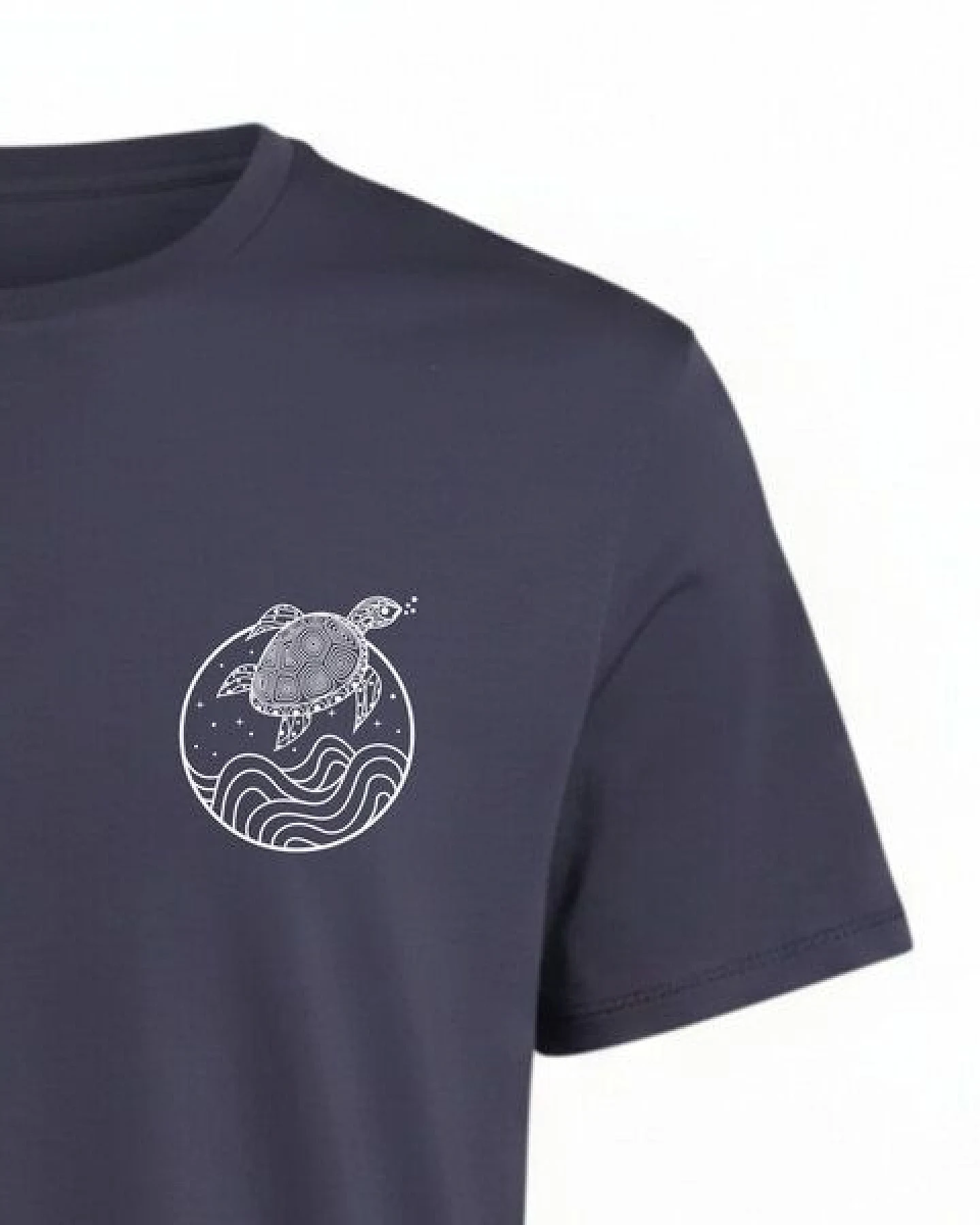 vis wear Schildkröte zwischen Ozean und Wellen – Unisex Recyceltes Tee – Ansicht 3