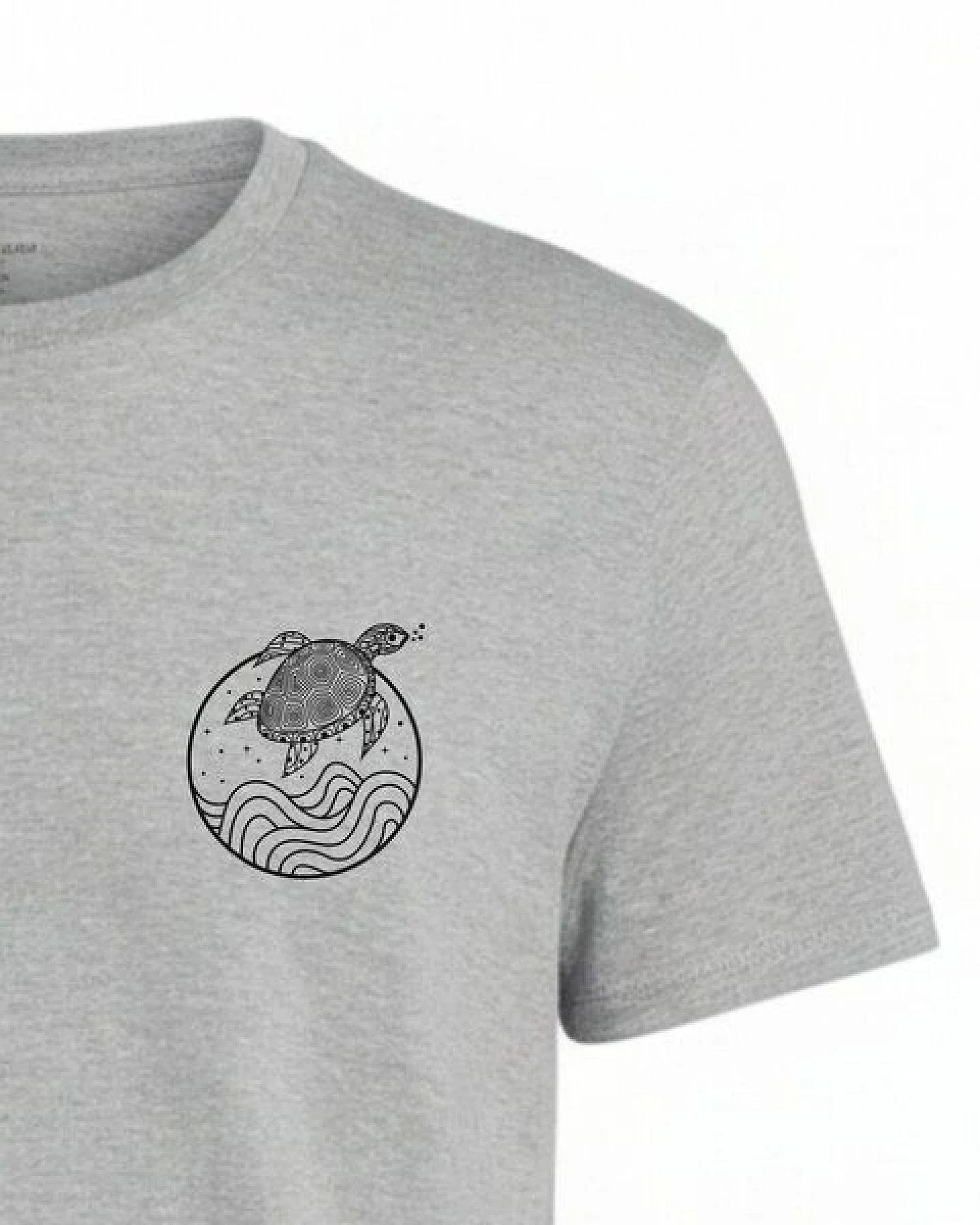 vis wear Schildkröte zwischen Ozean und Wellen – Unisex Recyceltes Tee – Ansicht 3