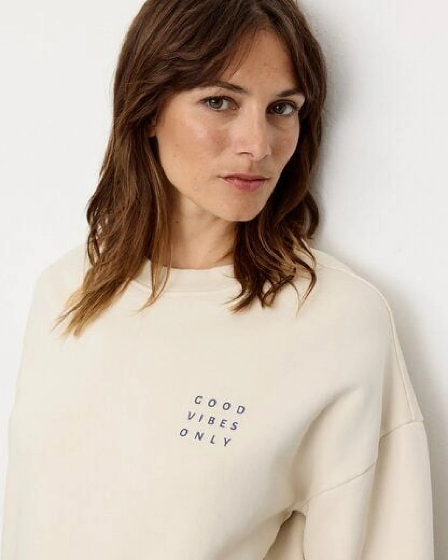 Damen Sweatshirt aus Bio-Baumwolle - NERINE GOOD VIBES - recolution – Ansicht 3