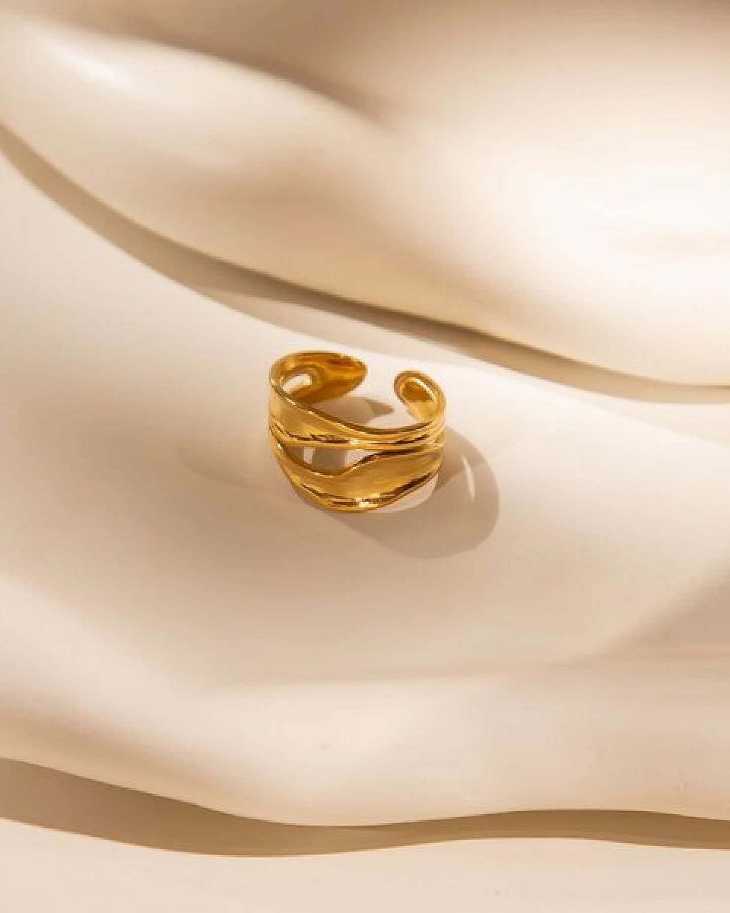 ELEKTROPULLI Größenverstellbarer Gold Silber FLOW Ring – Ansicht 2