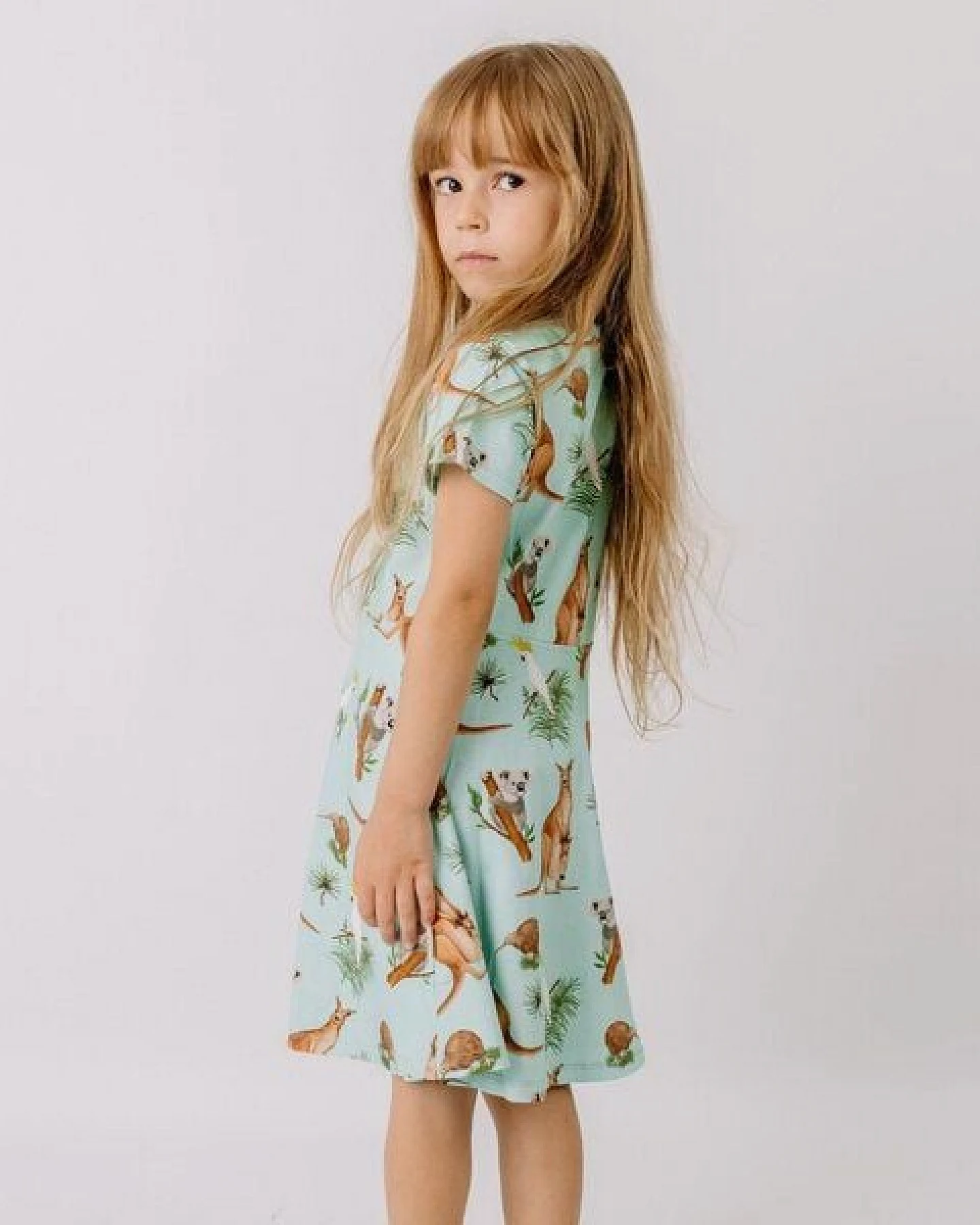 Sommerkleid Mint Kängurus & Koalas Allover-Print Bio-Baumwolle GOTS Kurzarm – Walkiddy – Ansicht 3