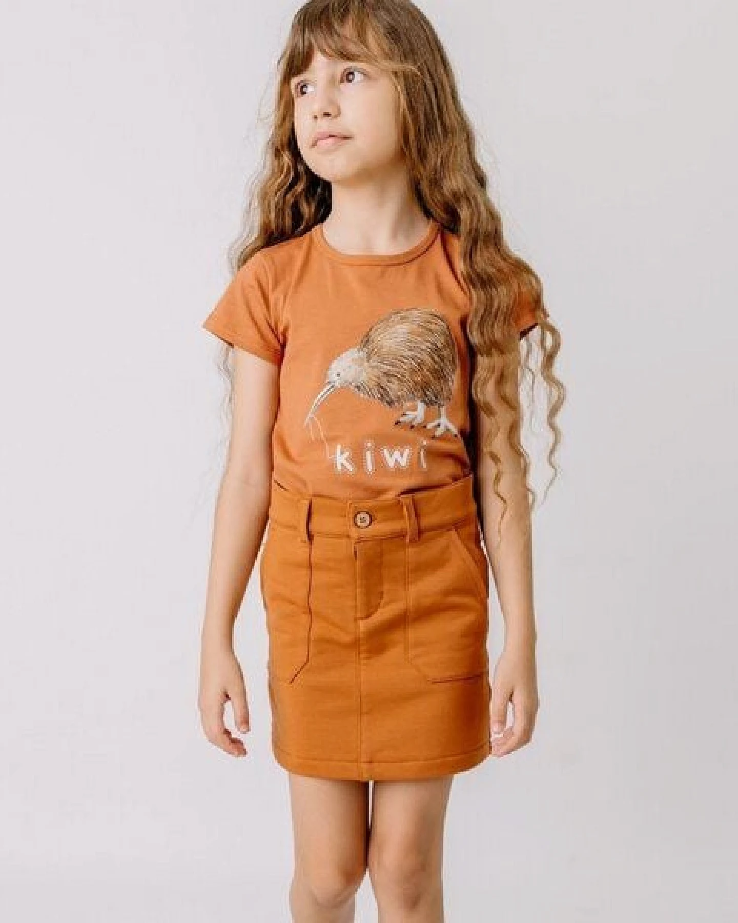 T-Shirt Karamell Kiwi-Print & Schriftzug Bio-Baumwolle GOTS Kurzarm – Walkiddy – Ansicht 3