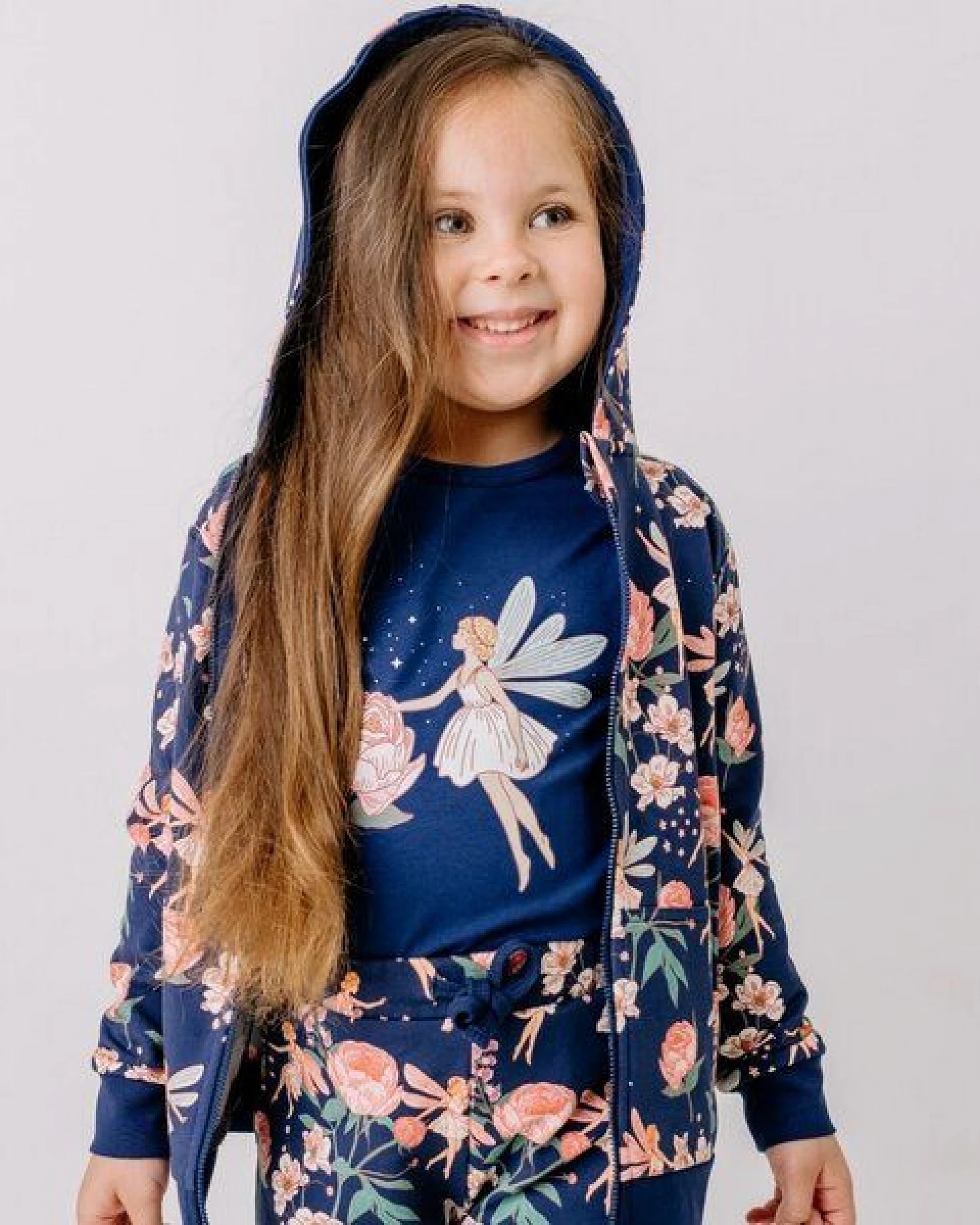 Kapuzenjacke Dunkelblau Feen & Blumen Allover Bio-Baumwolle GOTS – Walkiddy – Ansicht 3