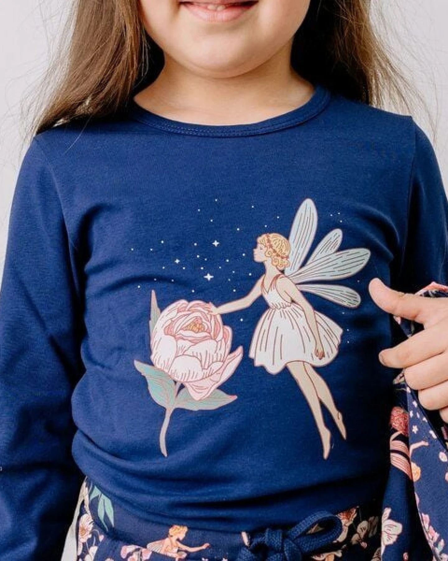 Langarmshirt Dunkelblau Fee & Blume platzierter Print Bio-Baumwolle GOTS – Walkiddy – Ansicht 2