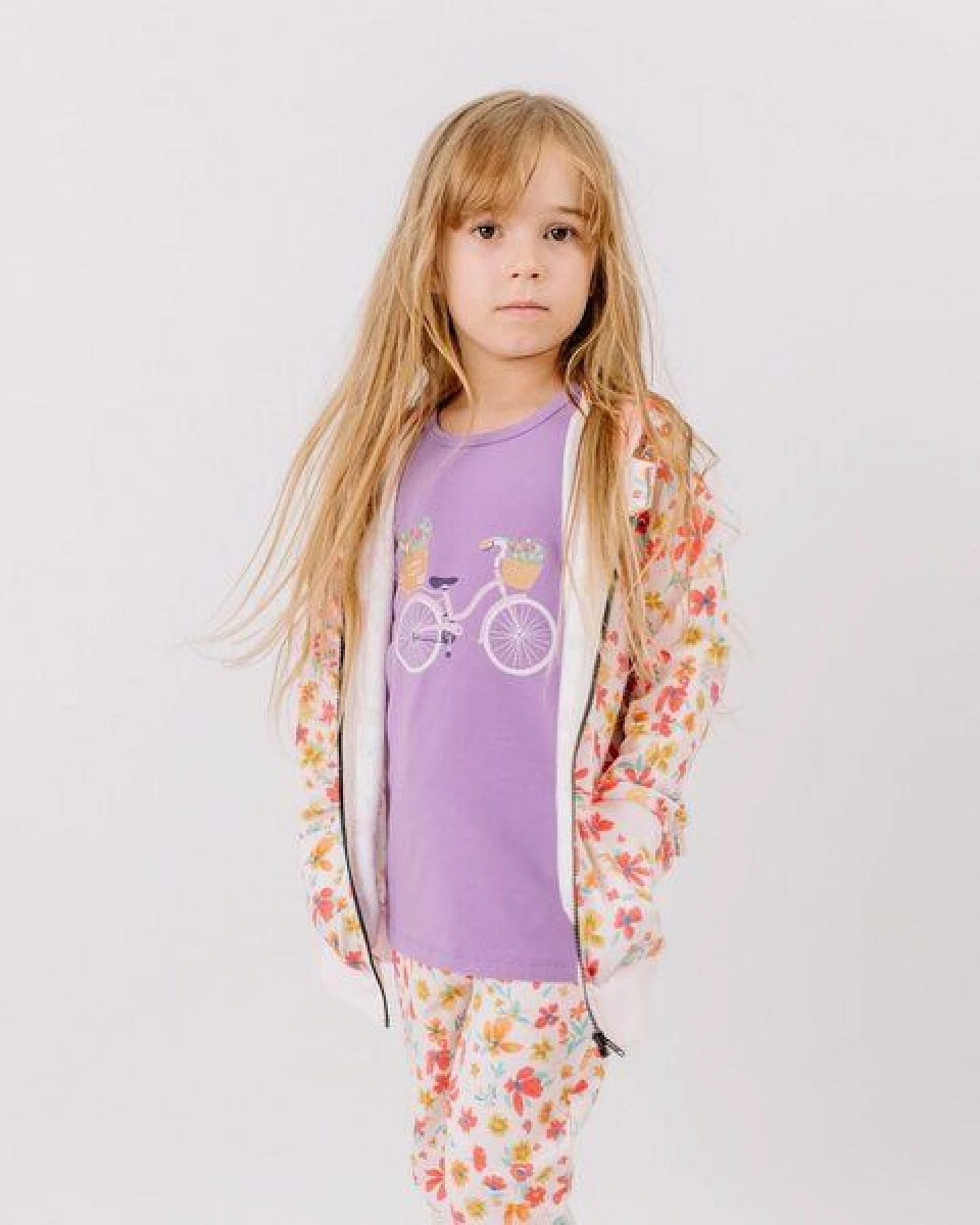 T-Shirt Lila Fahrrad & Blumen platzierter Print Bio-Baumwolle GOTS – Walkiddy – Ansicht 3
