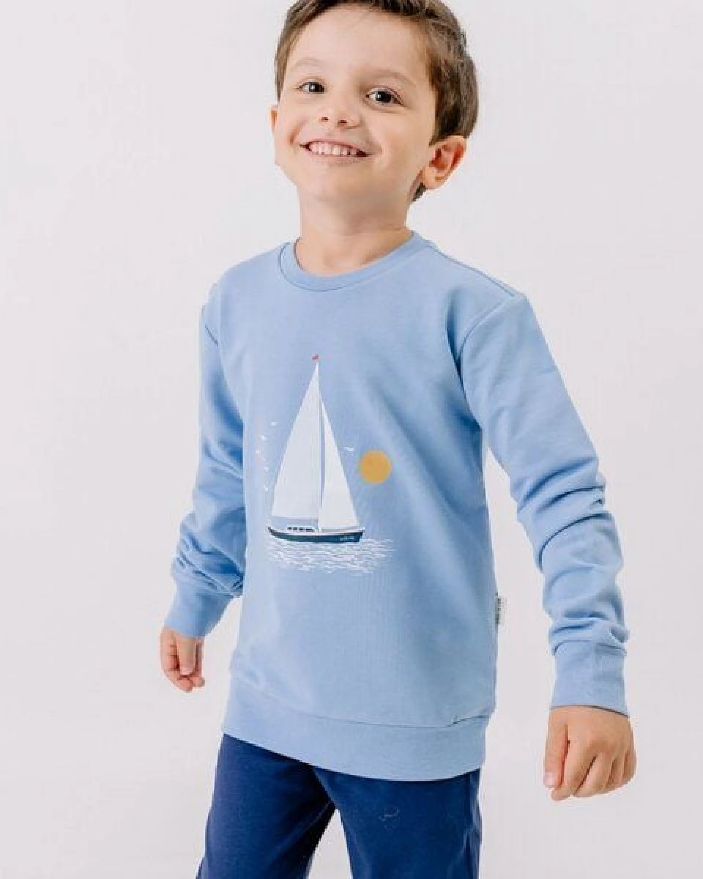 Sweatshirt Hellblau Marine Adventures Segelboot-Frontprint Bio-Baumwolle GOTS – Walkiddy – Ansicht 2