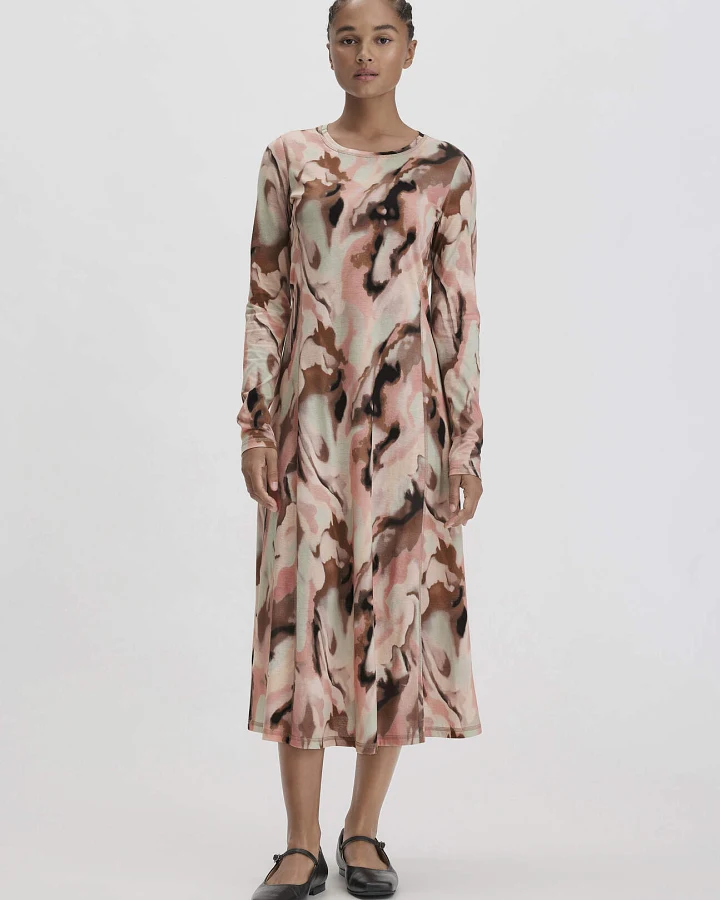hessnatur Damen Print Premium Light Jersey Kleid Midi Slim aus Bio-Baumwolle - braun - Größe 34